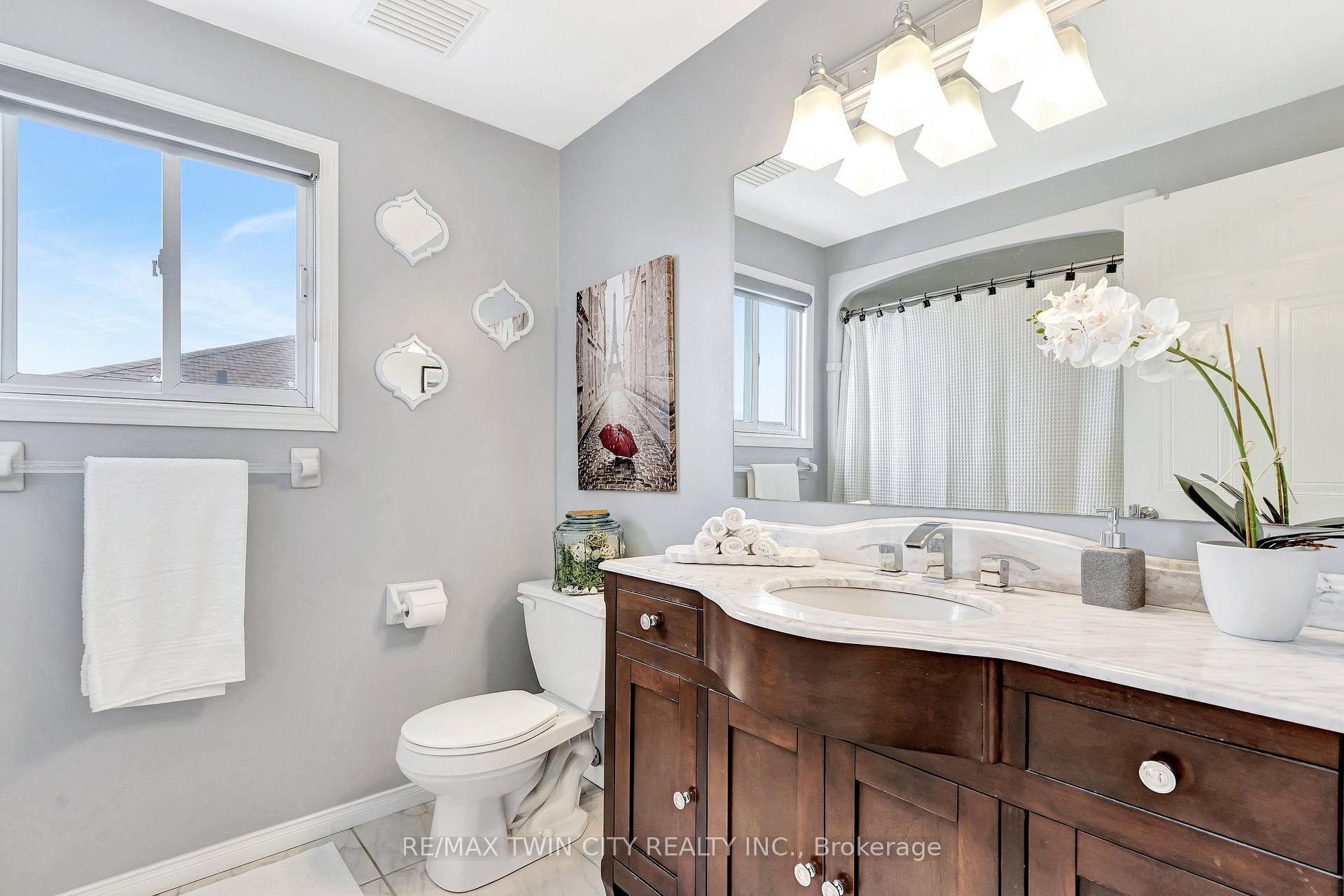 Photo 18 of 338 Carriage House Court, Waterloo — HOMEH