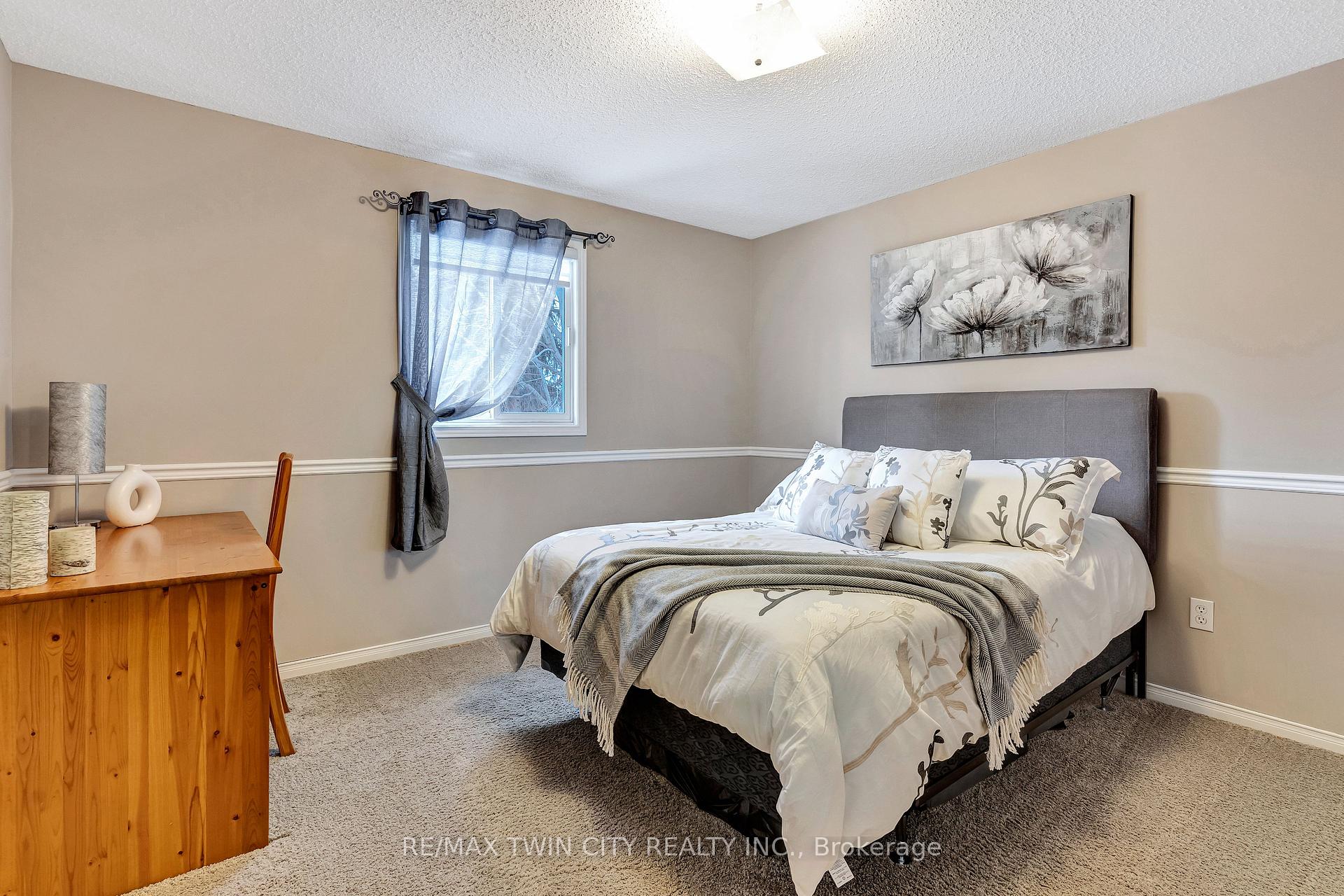 Photo 19 of 338 Carriage House Court, Waterloo — HOMEH