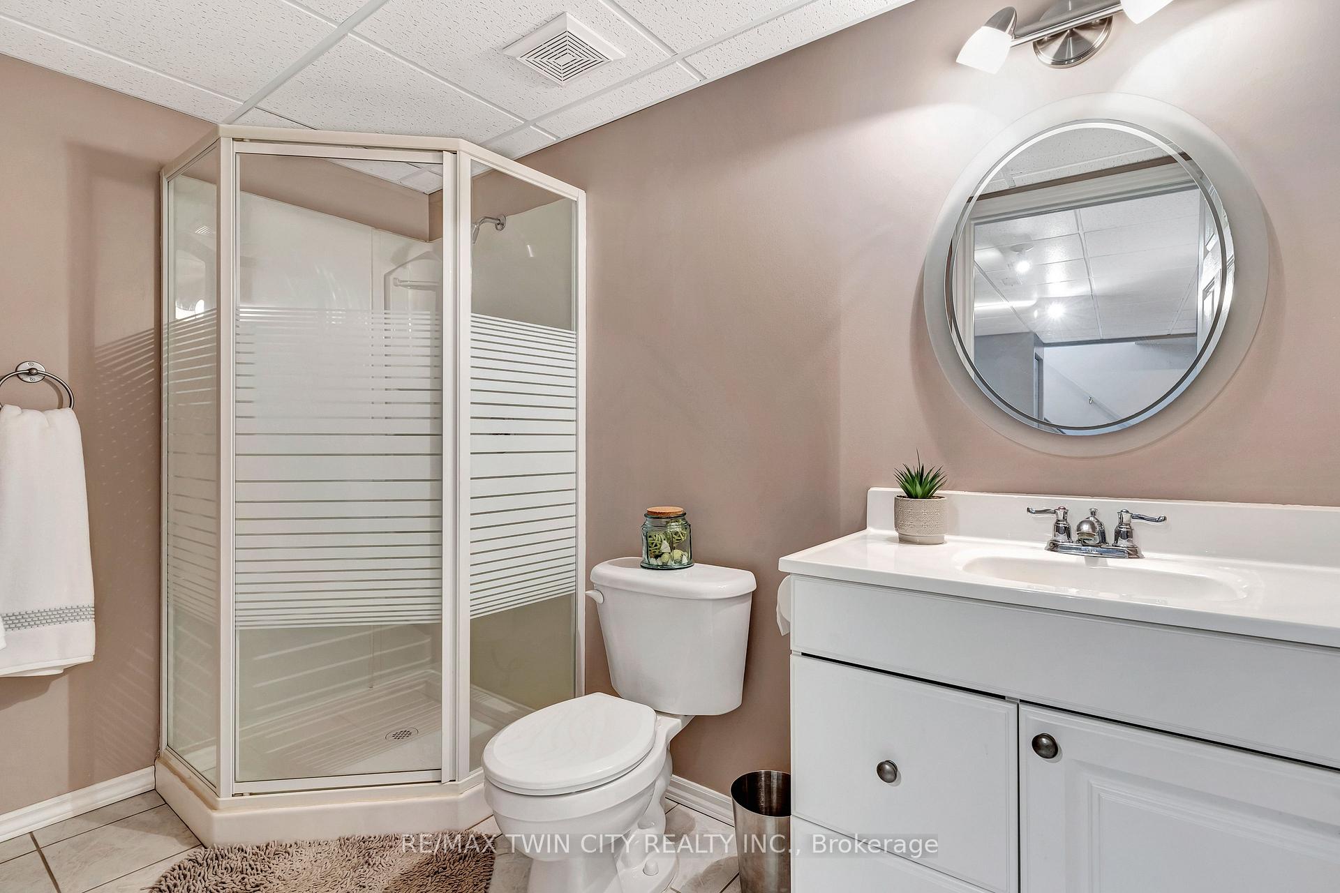 Photo 30 of 338 Carriage House Court, Waterloo — HOMEH
