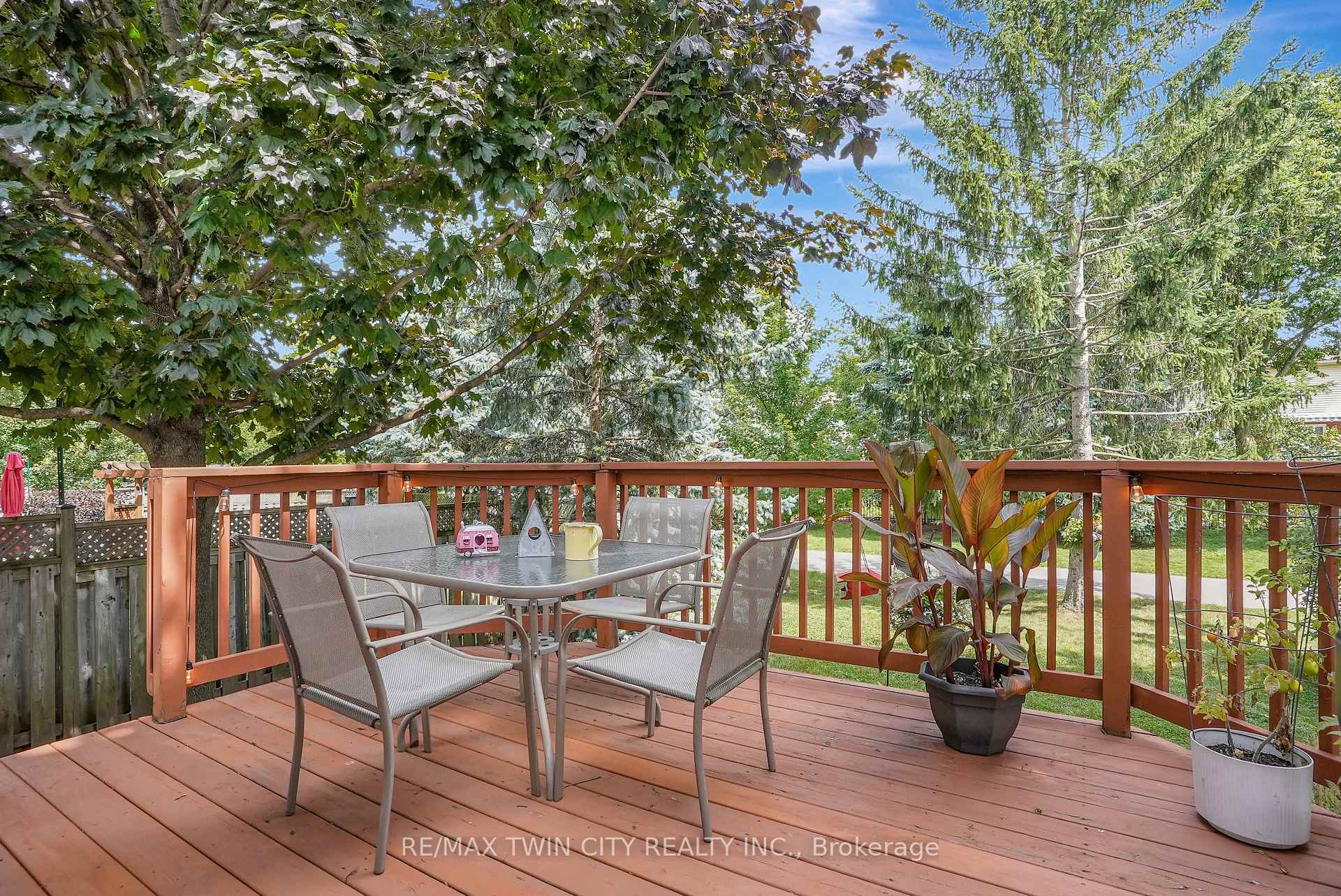 Photo 27 of 338 Carriage House Court, Waterloo — HOMEH