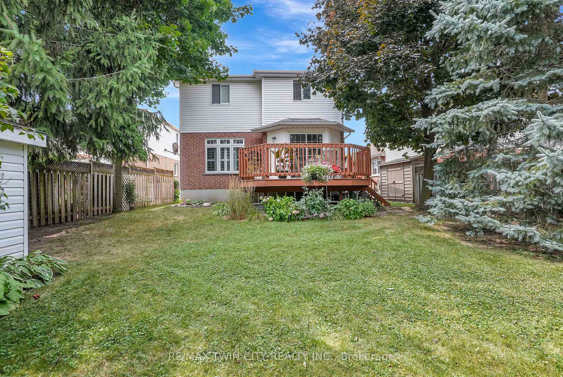 Photo 33 of 338 Carriage House Court, Waterloo — HOMEH
