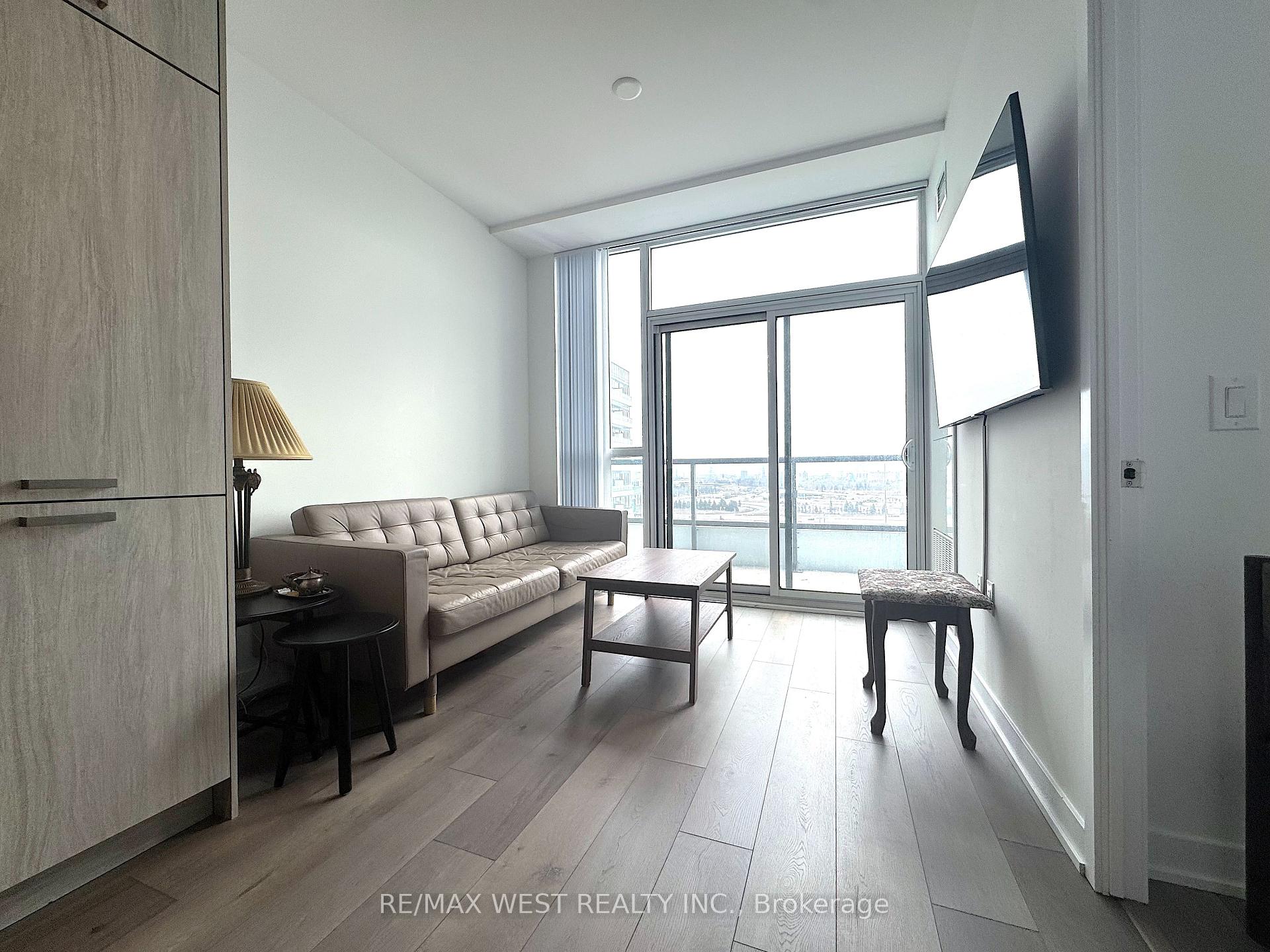 Photo 11 of Unit 1111, 38 Honeycrisp Crescent, Vaughan, Vaughan Corporate Centre — HOMEH