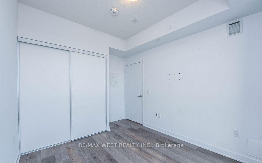 Photo 3 of Unit 1111, 38 Honeycrisp Crescent, Vaughan, Vaughan Corporate Centre — HOMEH