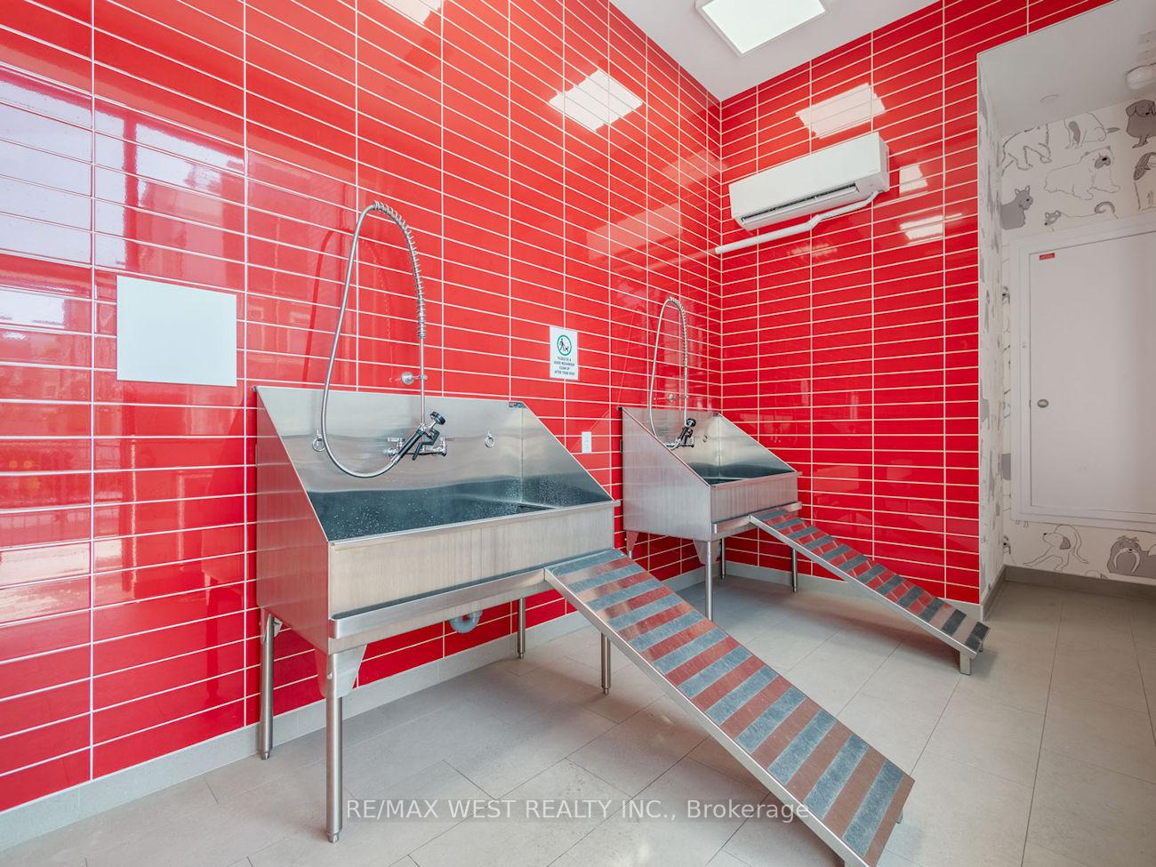 Photo 9 of Unit 1111, 38 Honeycrisp Crescent, Vaughan, Vaughan Corporate Centre — HOMEH