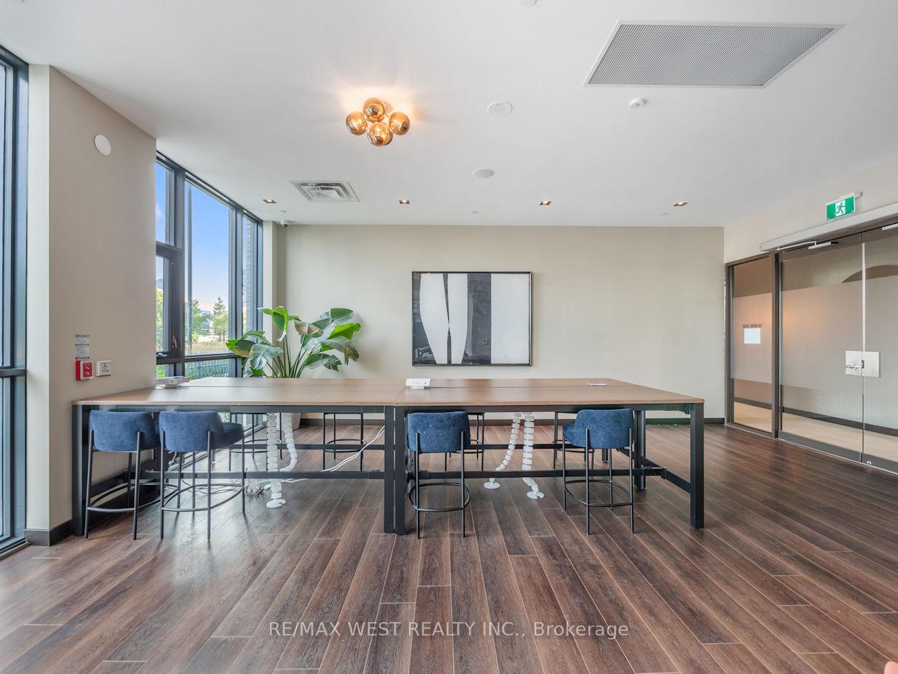 Photo 8 of Unit 1111, 38 Honeycrisp Crescent, Vaughan, Vaughan Corporate Centre — HOMEH