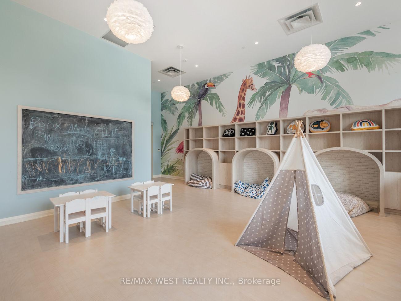 Photo 10 of Unit 1111, 38 Honeycrisp Crescent, Vaughan, Vaughan Corporate Centre — HOMEH