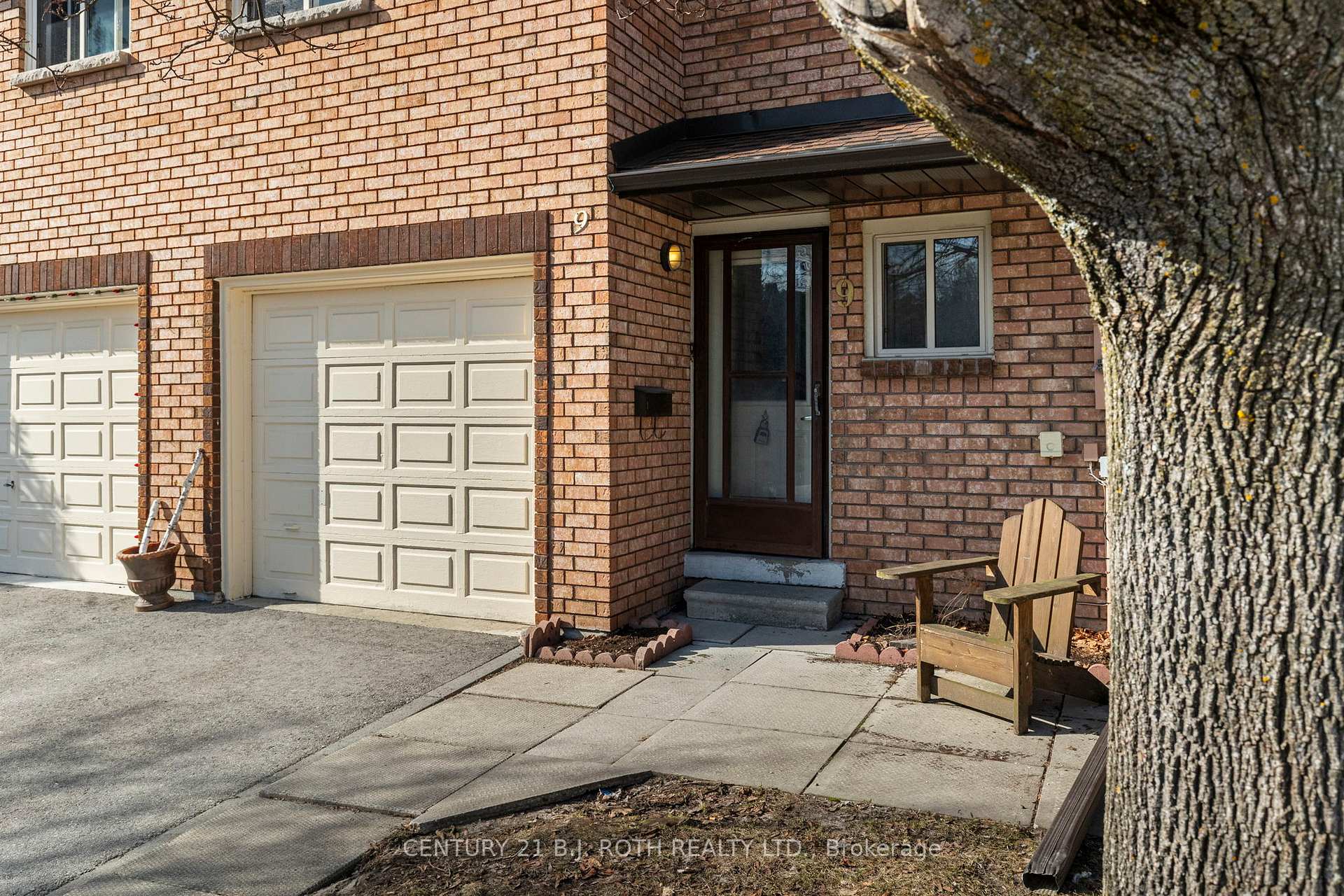 Photo 6 of 9 Evergreen Court, Barrie, Ardagh — HOMEH