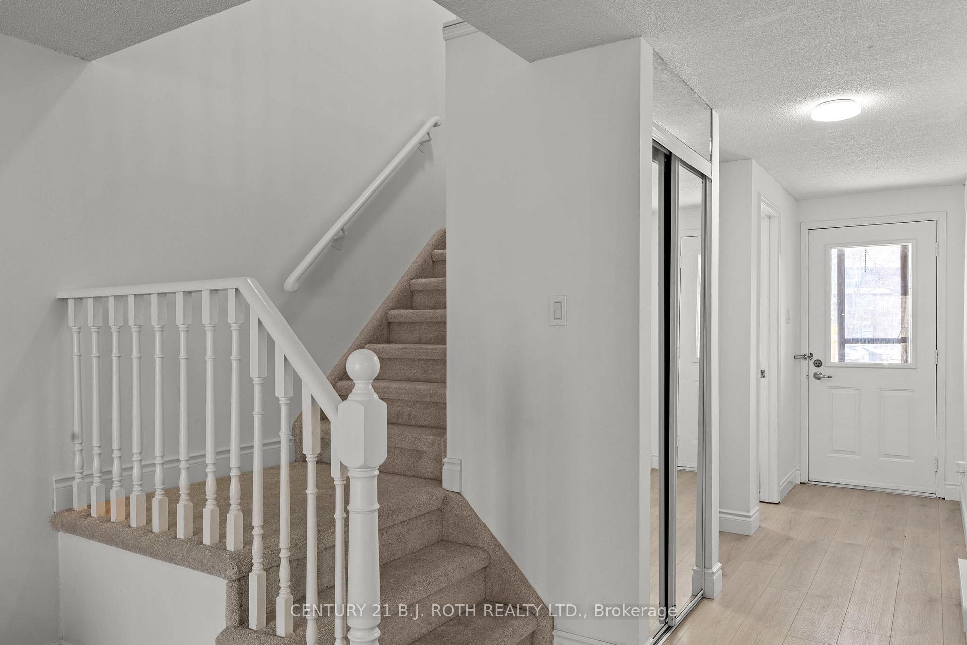 Photo 4 of 9 Evergreen Court, Barrie, Ardagh — HOMEH
