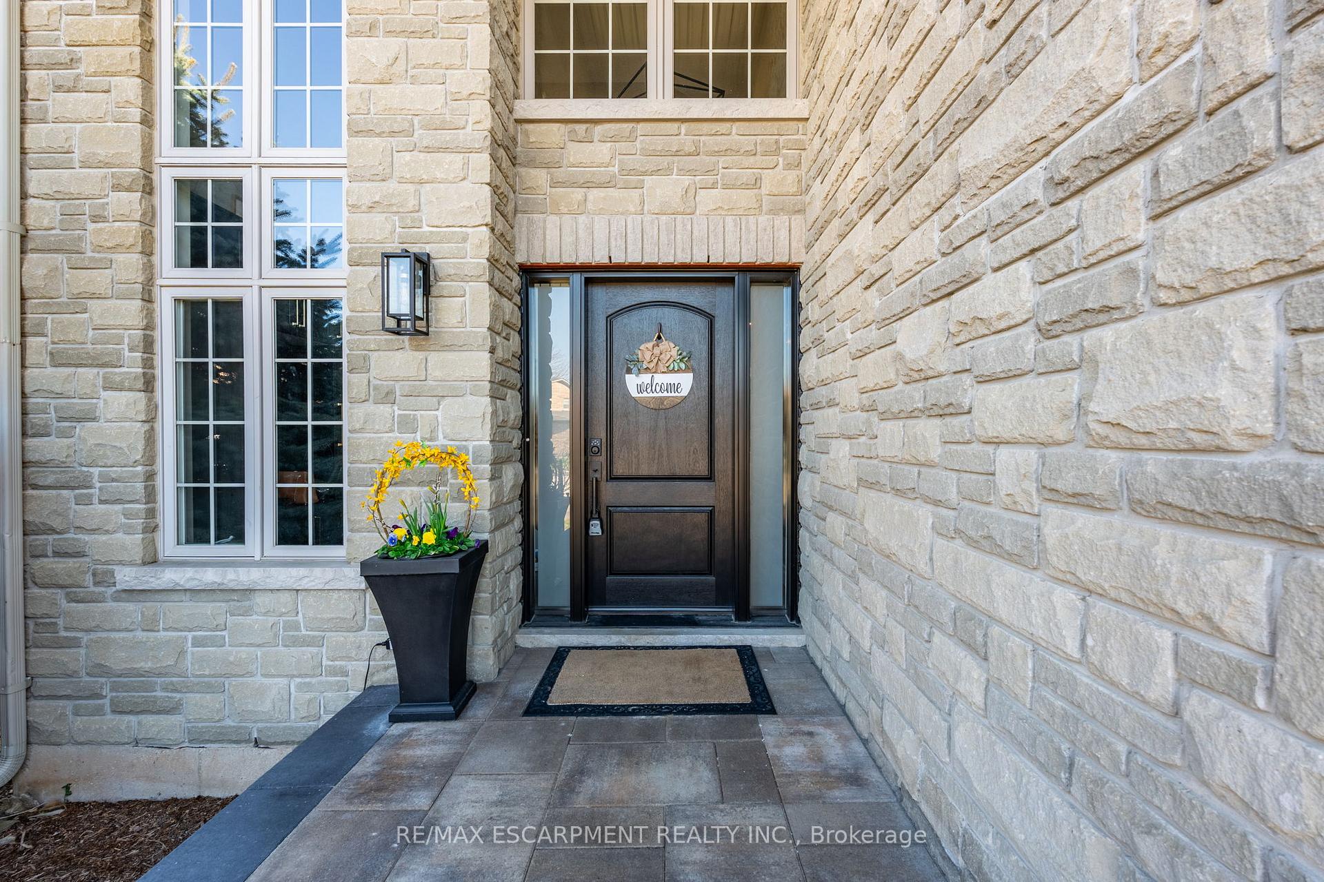 Photo 3 of 80 Commando Court, Hamilton, Waterdown — HOMEH