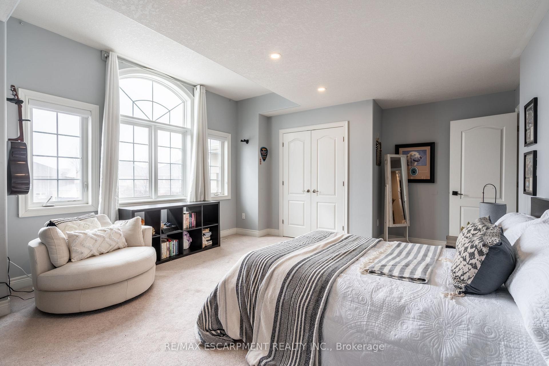 Photo 36 of 80 Commando Court, Hamilton, Waterdown — HOMEH