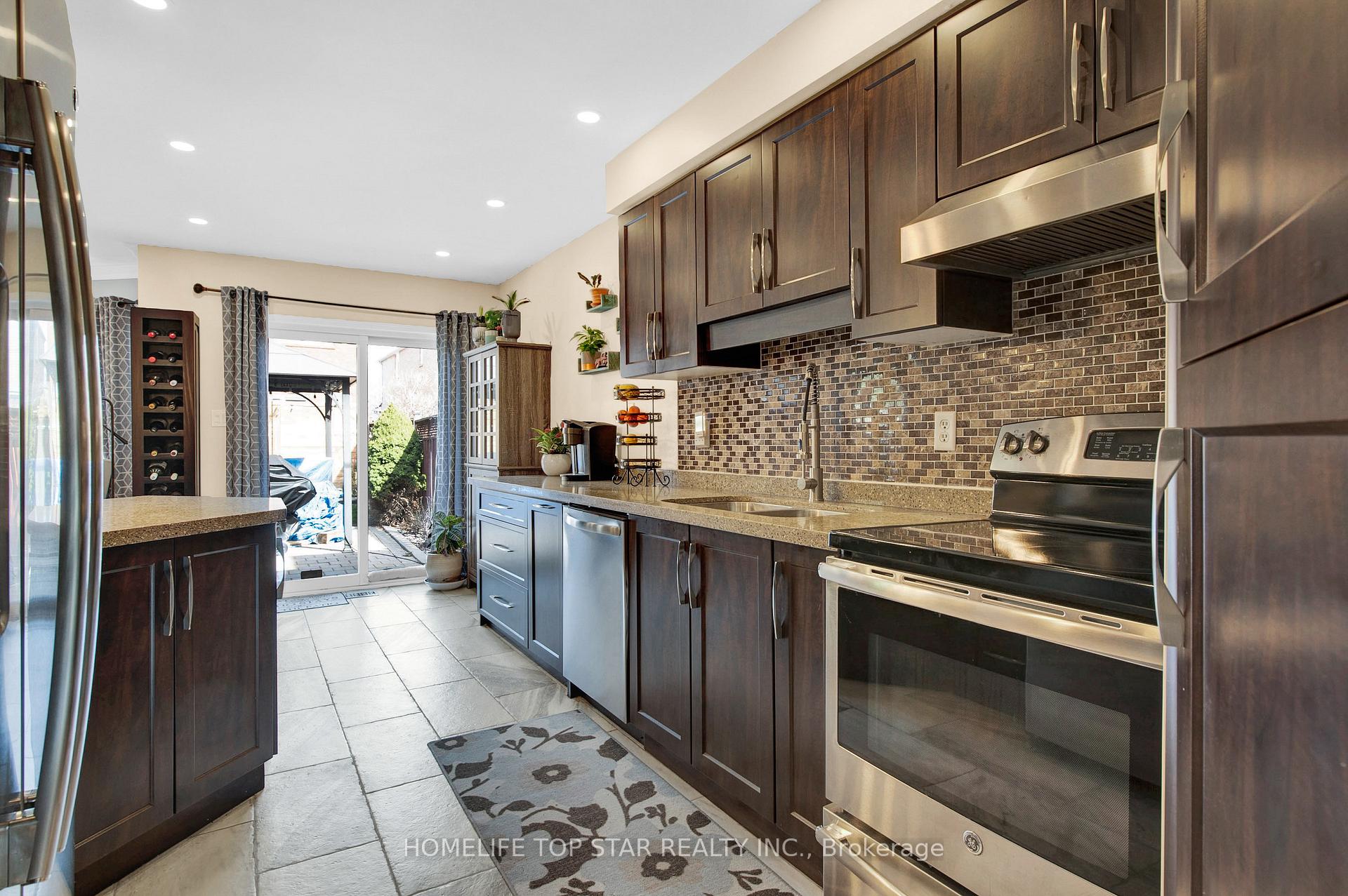 Photo 5 of 103 Booth Crescent N, Ajax, Central — HOMEH