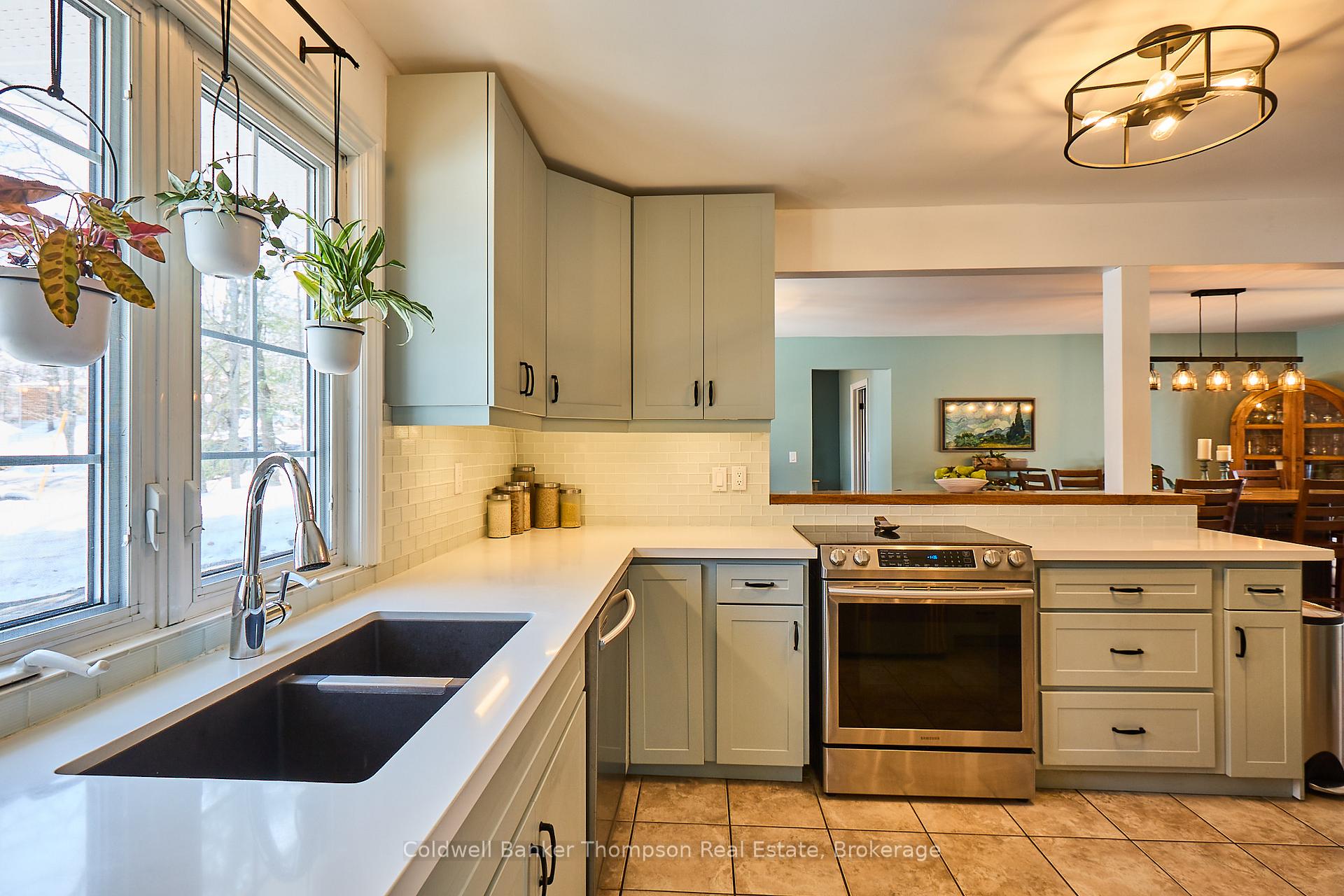 Photo 9 of 125 Douglas Street, Gravenhurst, Muskoka (S) — HOMEH