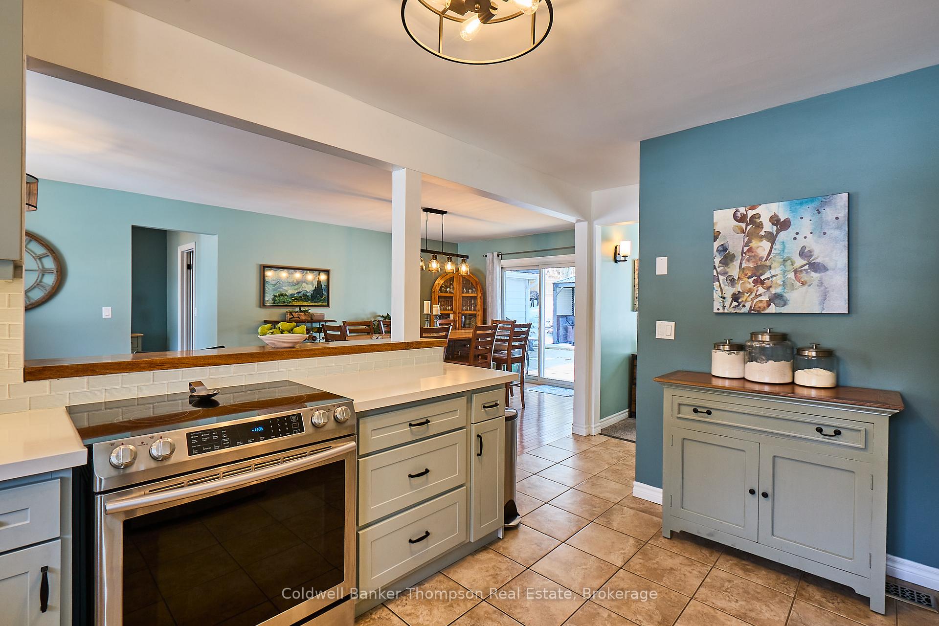 Photo 10 of 125 Douglas Street, Gravenhurst, Muskoka (S) — HOMEH