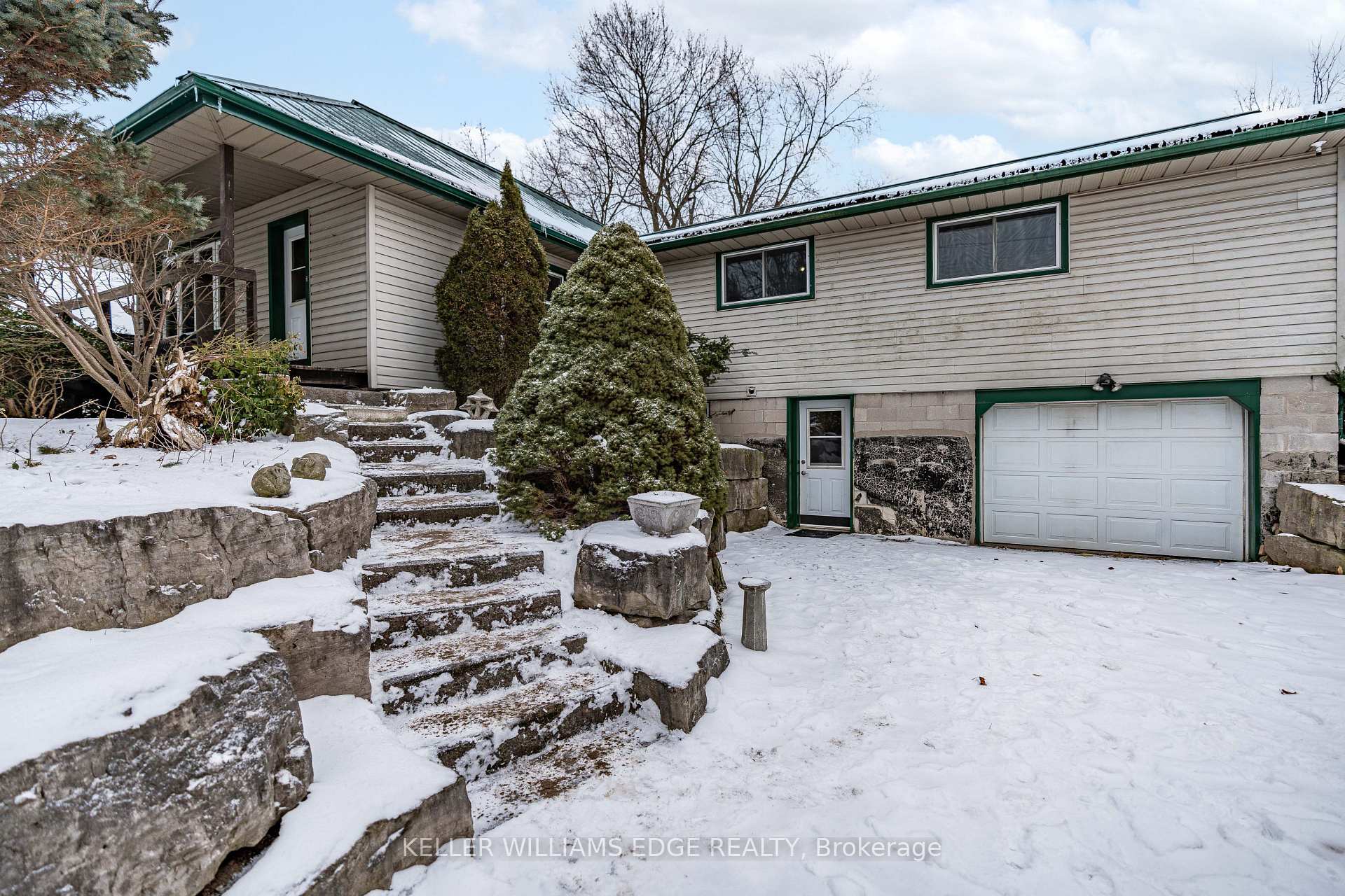 Photo 5 of 2038 2ND Concession Road W, Hamilton, Rural Flamborough — HOMEH
