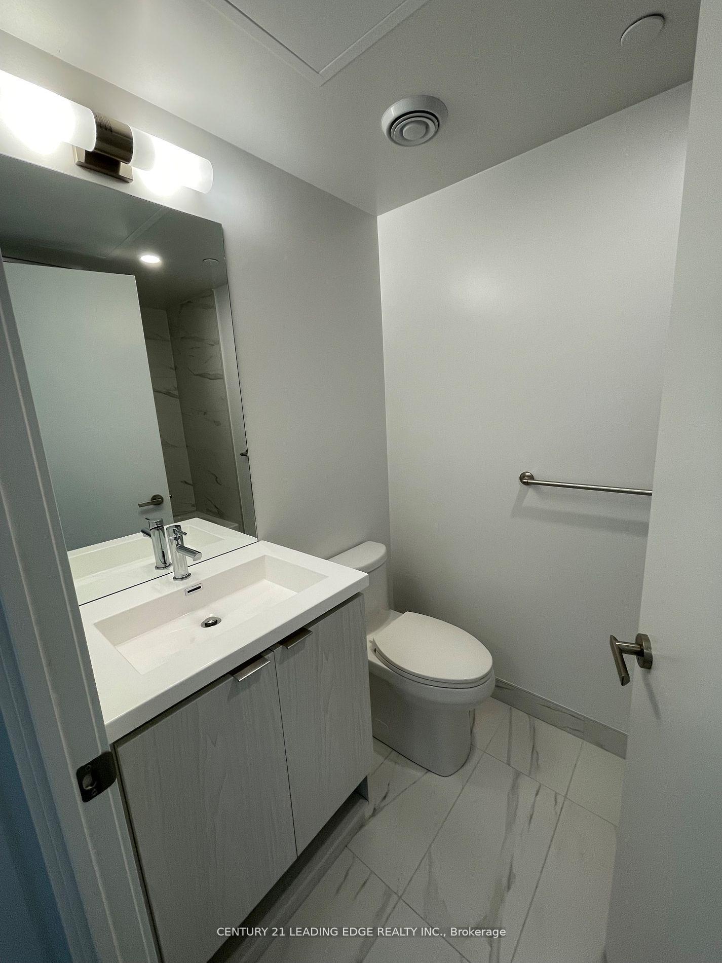 Photo 8 of Unit 4212, 55 Cooper Street, Toronto, Waterfront Communities — HOMEH