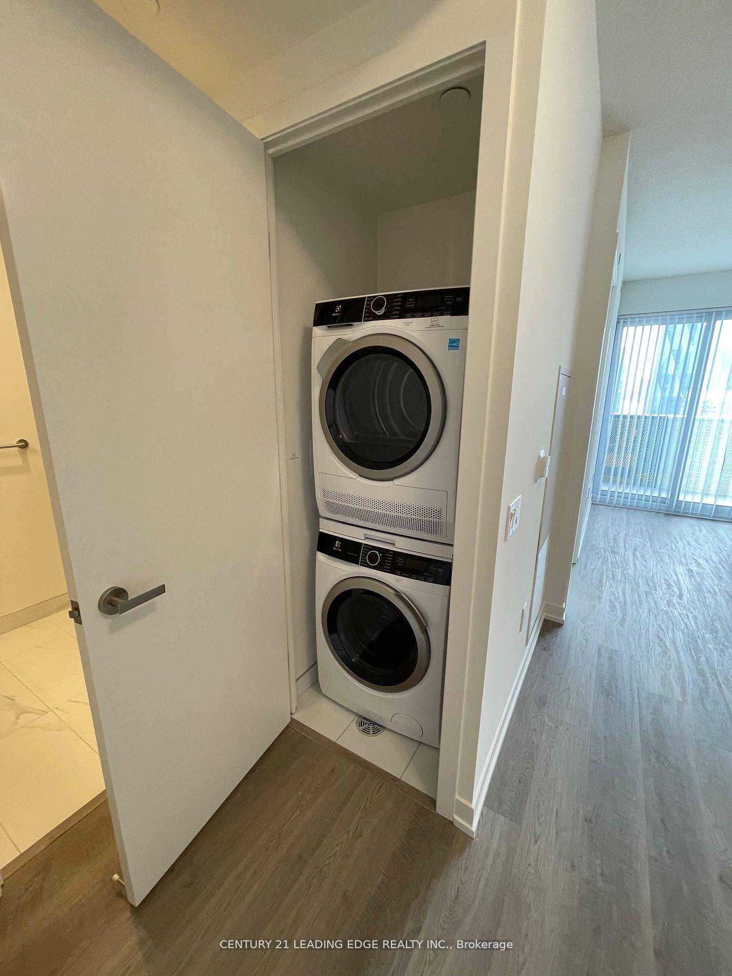 Photo 3 of Unit 4212, 55 Cooper Street, Toronto, Waterfront Communities — HOMEH