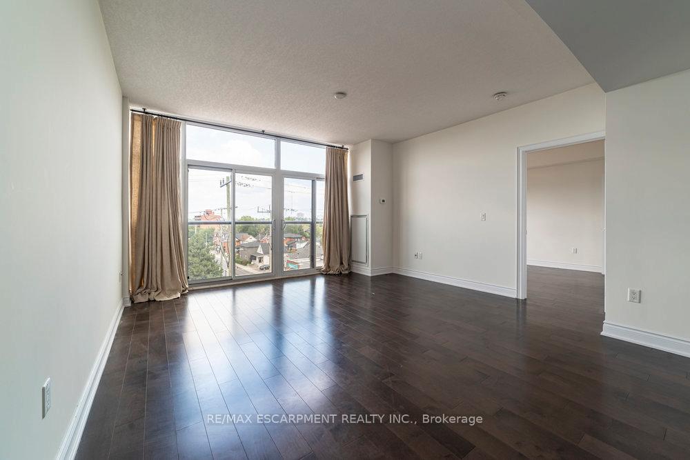 Photo 10 of Unit 305, 427 Aberdeen Avenue, Hamilton, Kirkendall — HOMEH