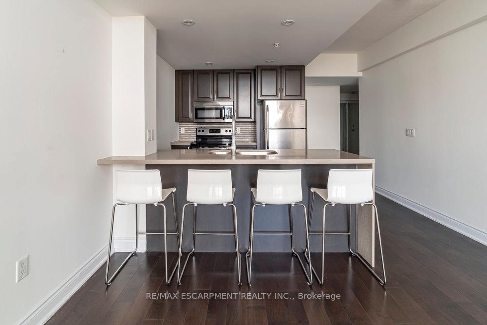 Photo 13 of Unit 305, 427 Aberdeen Avenue, Hamilton, Kirkendall — HOMEH