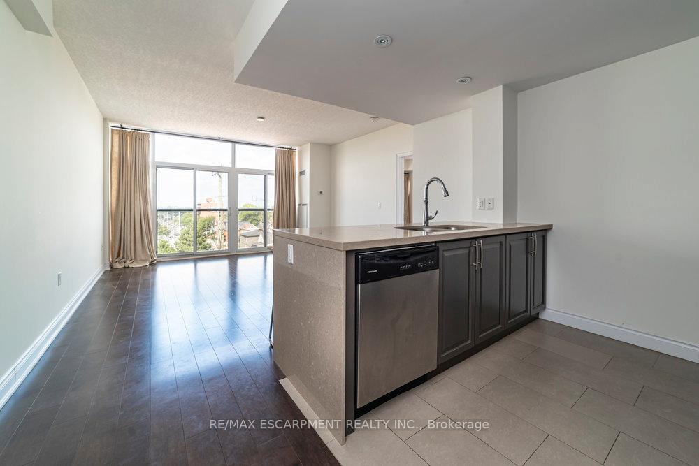 Photo 4 of Unit 305, 427 Aberdeen Avenue, Hamilton, Kirkendall — HOMEH