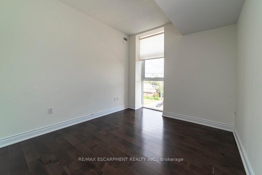 Photo 9 of Unit 305, 427 Aberdeen Avenue, Hamilton, Kirkendall — HOMEH
