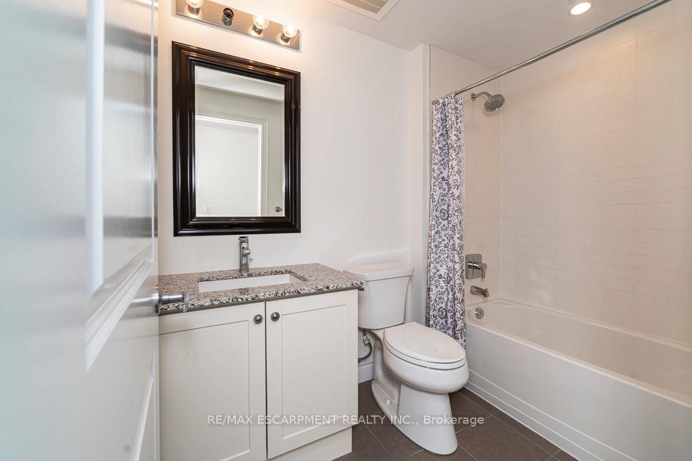 Photo 12 of Unit 305, 427 Aberdeen Avenue, Hamilton, Kirkendall — HOMEH