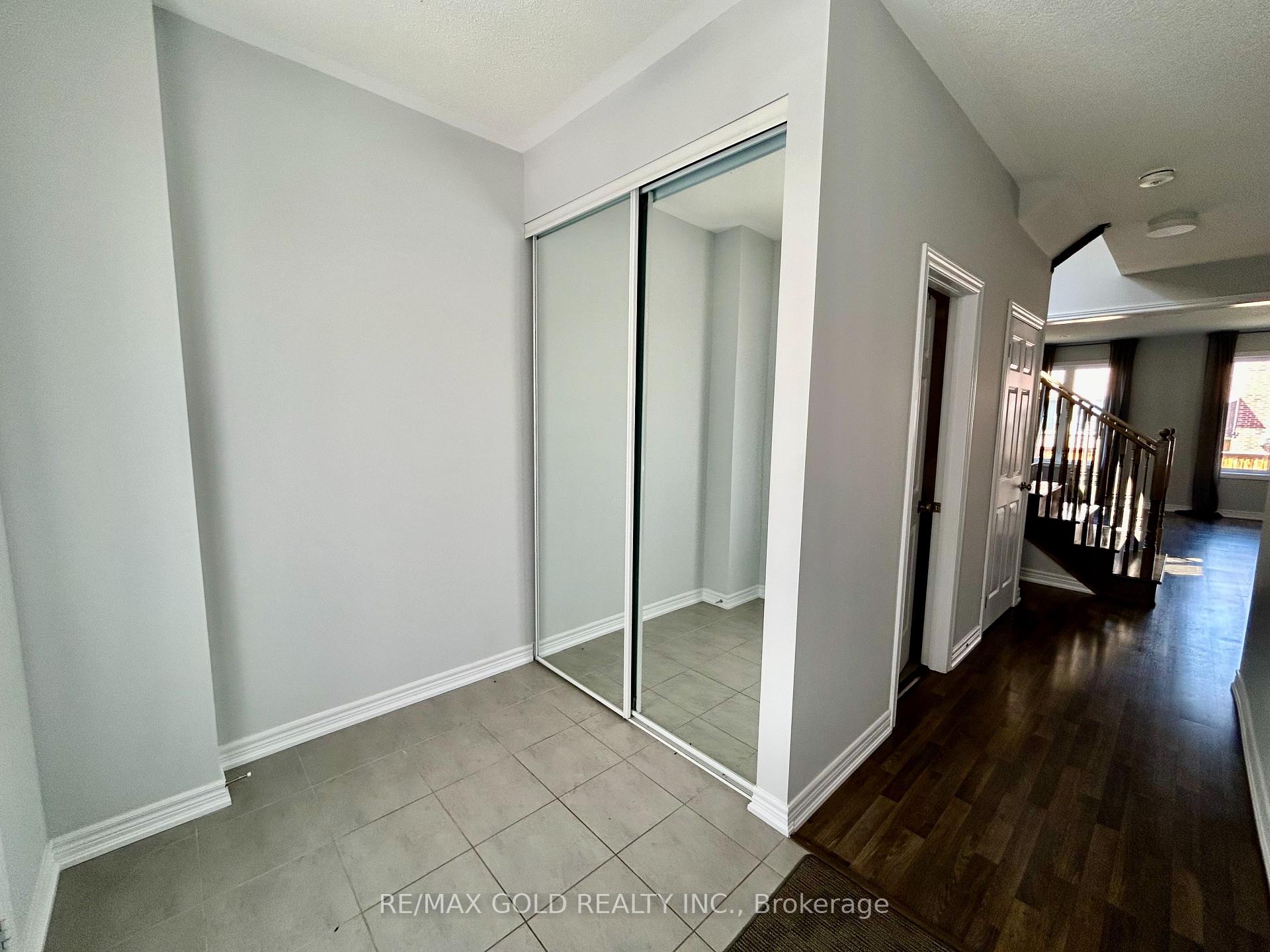 Photo 10 of 5 Attleberry Crescent, Hamilton, Rural Flamborough — HOMEH