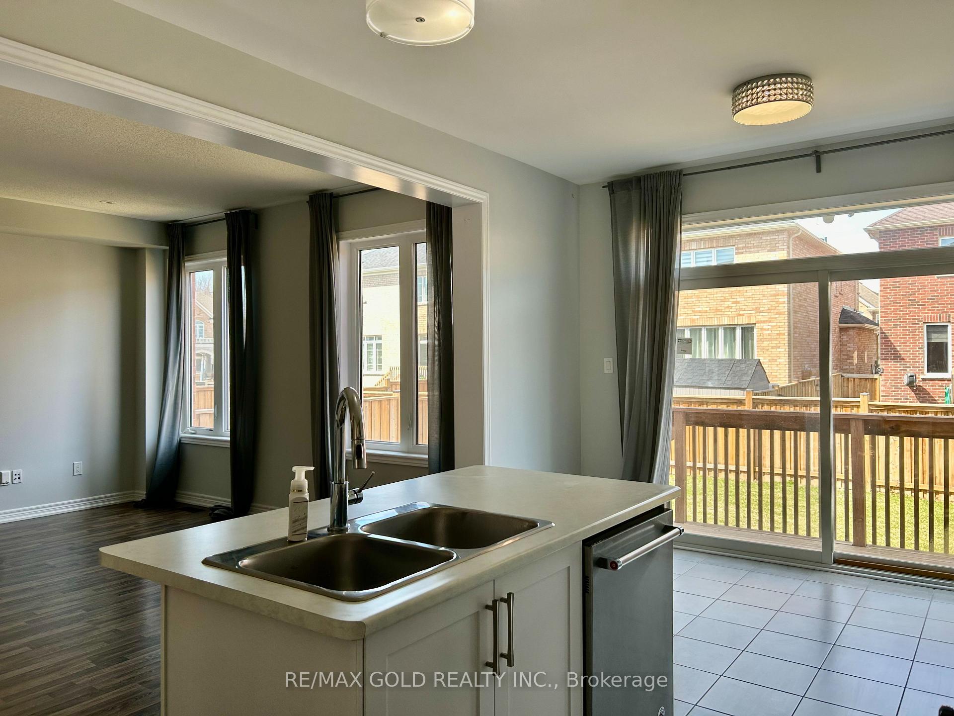 Photo 9 of 5 Attleberry Crescent, Hamilton, Rural Flamborough — HOMEH