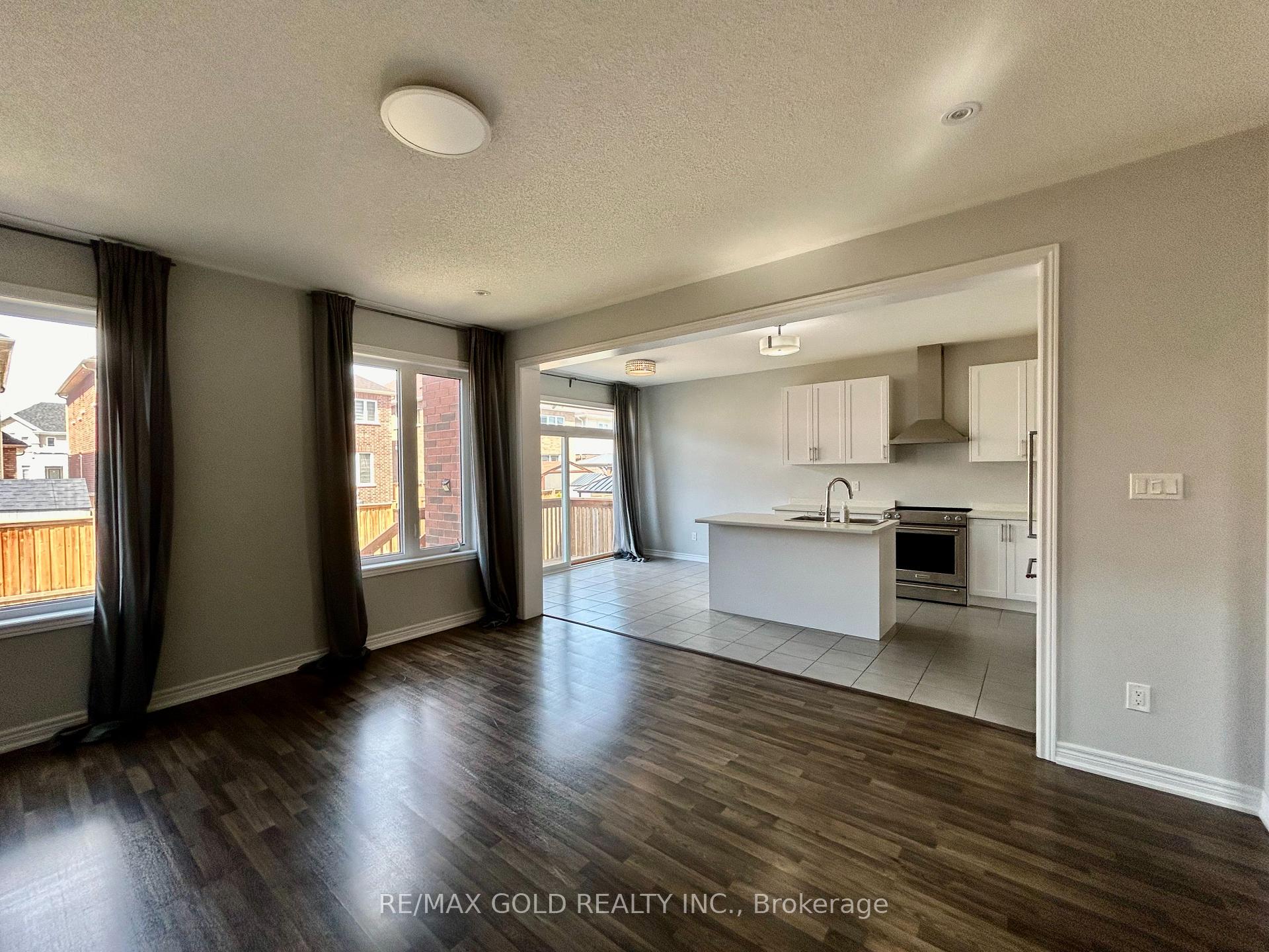 Photo 8 of 5 Attleberry Crescent, Hamilton, Rural Flamborough — HOMEH