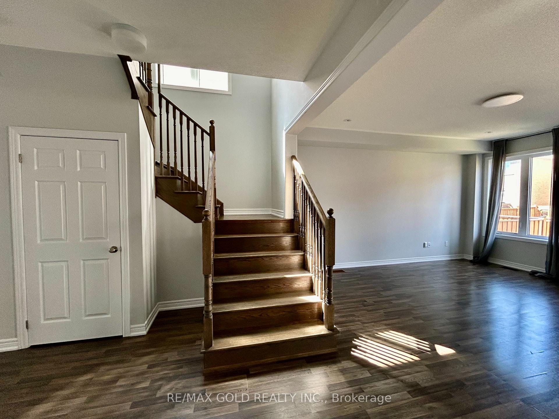 Photo 16 of 5 Attleberry Crescent, Hamilton, Rural Flamborough — HOMEH