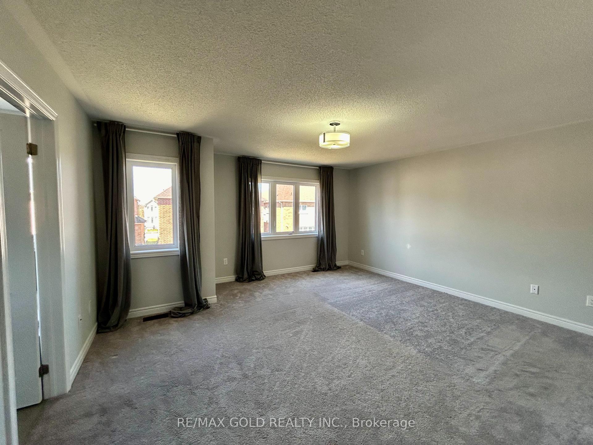 Photo 18 of 5 Attleberry Crescent, Hamilton, Rural Flamborough — HOMEH