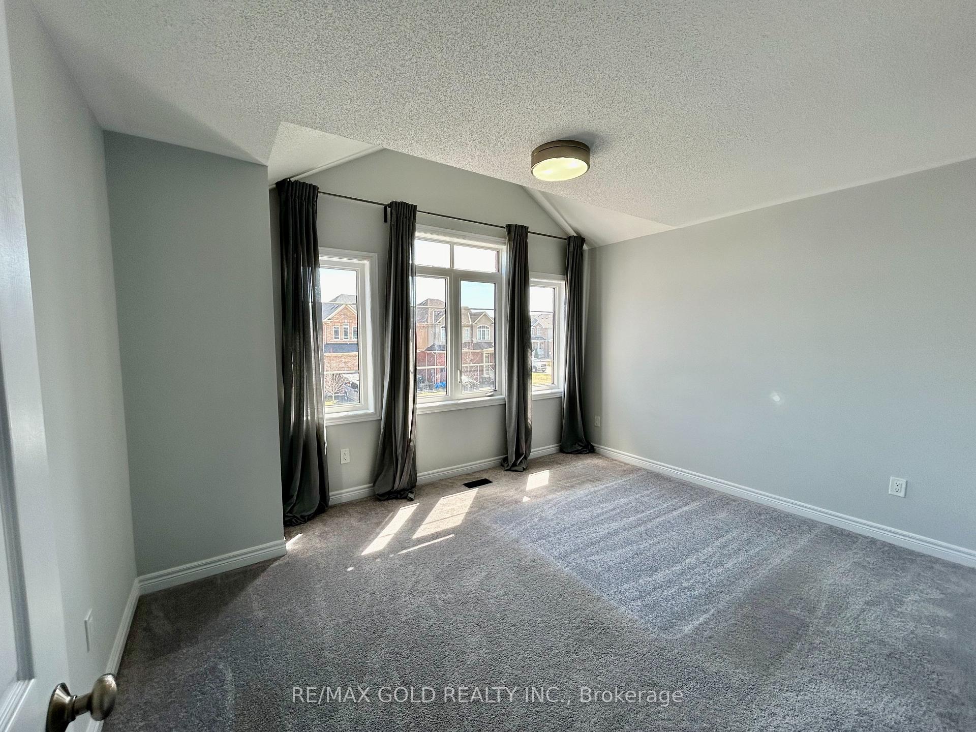 Photo 23 of 5 Attleberry Crescent, Hamilton, Rural Flamborough — HOMEH