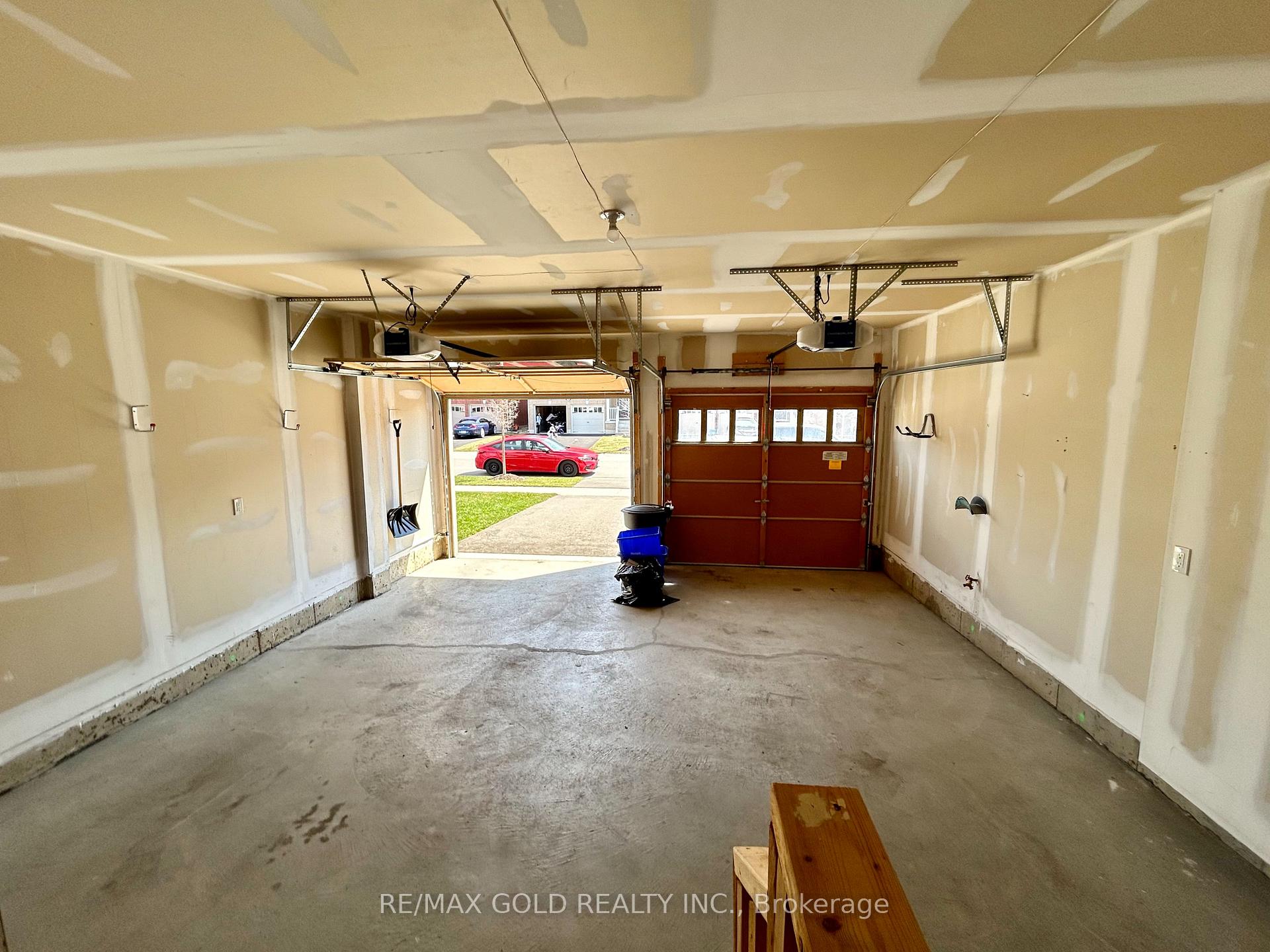 Photo 17 of 5 Attleberry Crescent, Hamilton, Rural Flamborough — HOMEH