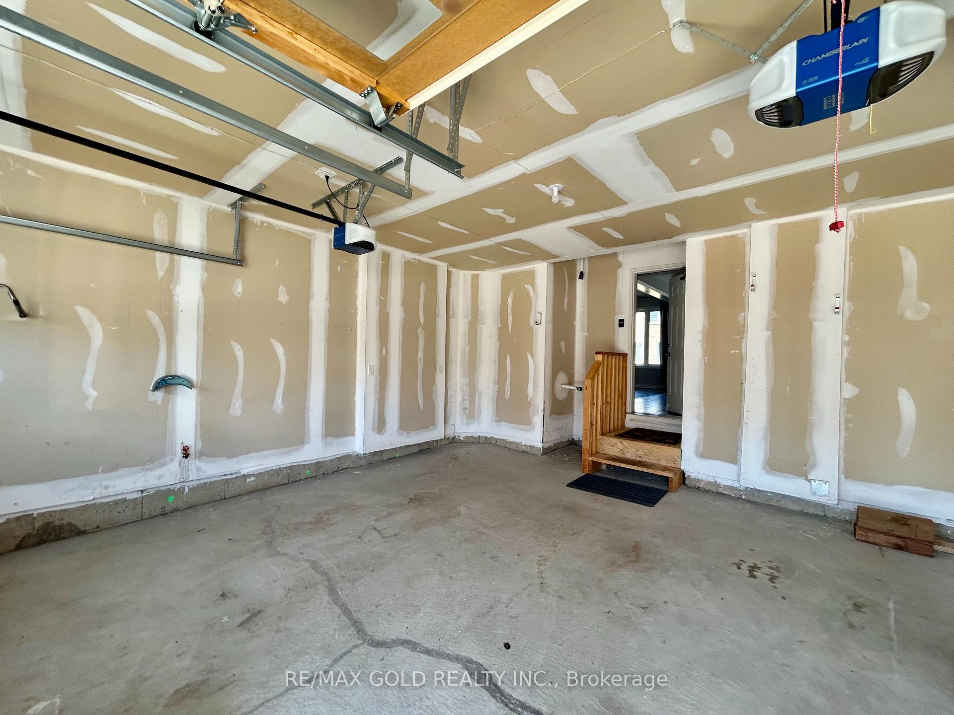 Photo 19 of 5 Attleberry Crescent, Hamilton, Rural Flamborough — HOMEH