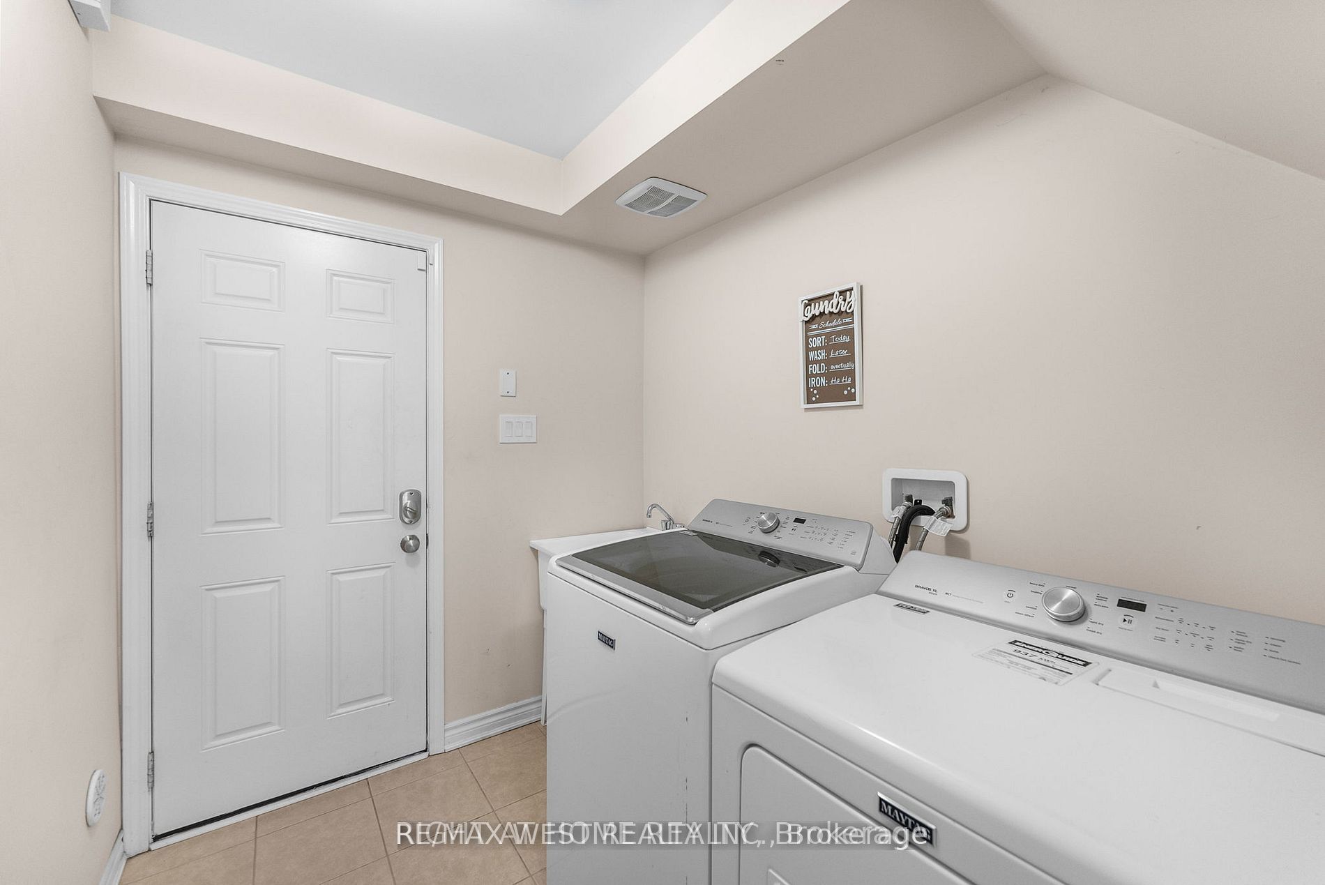 Photo 20 of 18 Allium Road, Brampton, Northwest Brampton — HOMEH