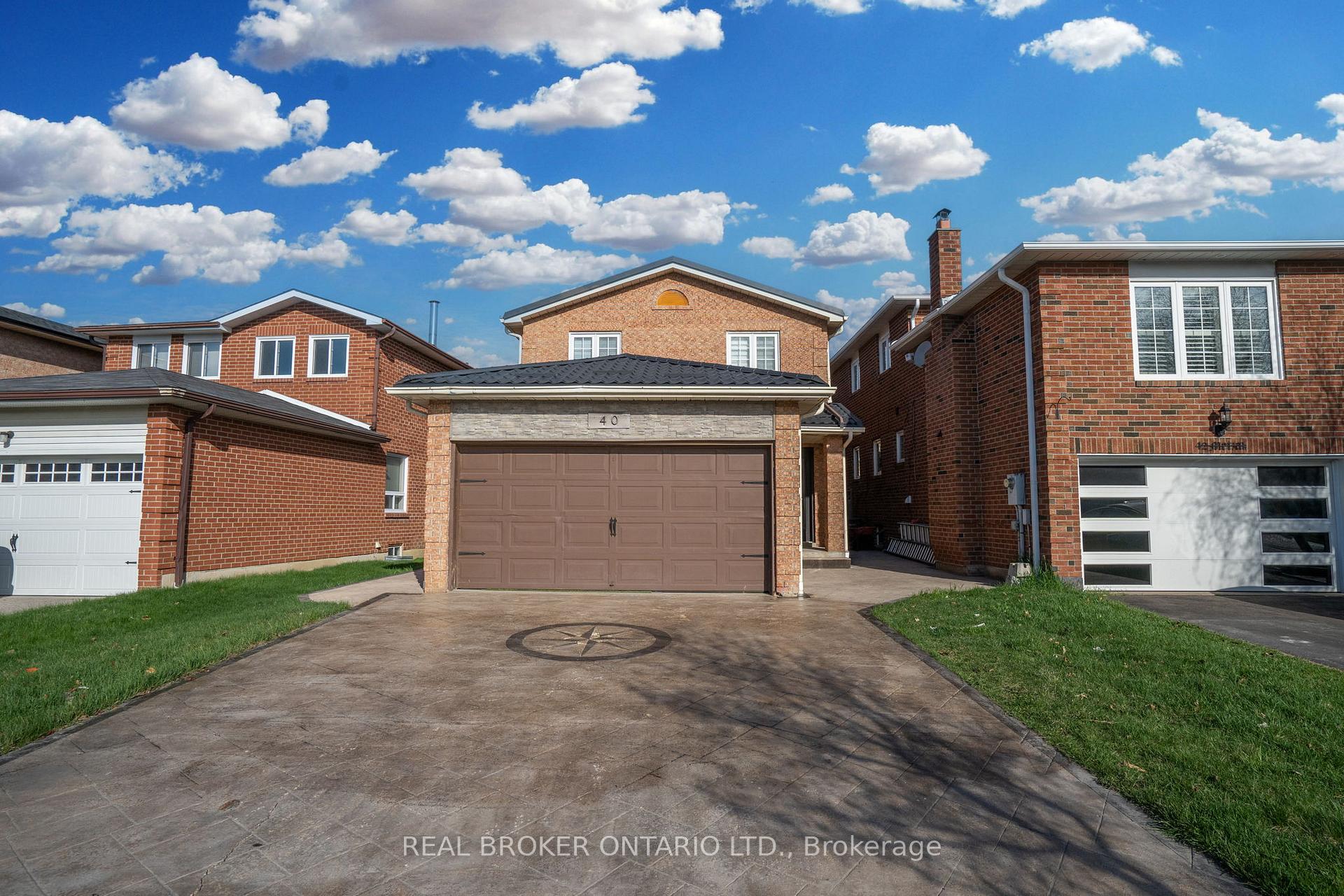 Photo 4 of 40 Metzak Drive, Brampton, Heart Lake West — HOMEH