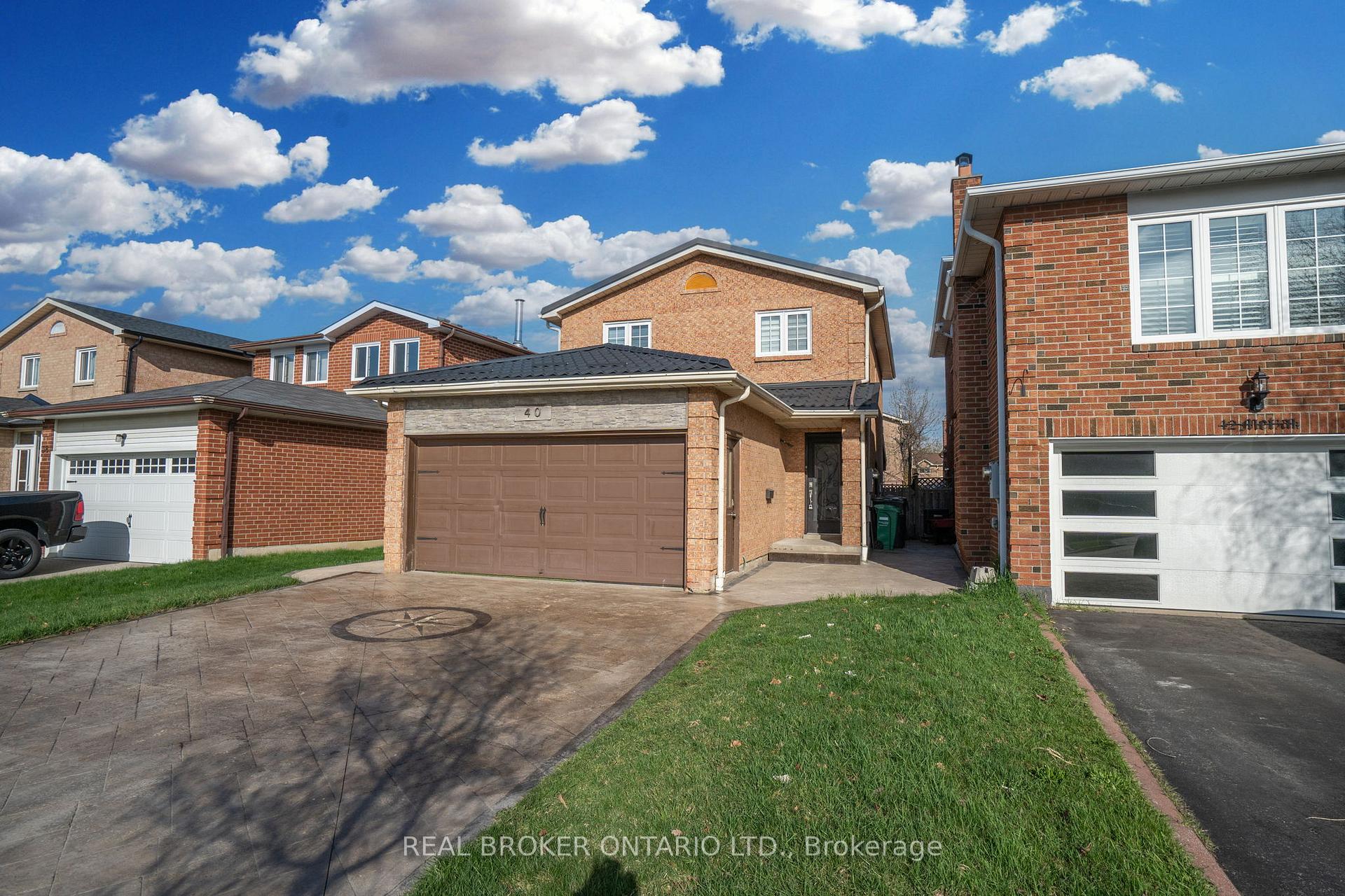 Photo 3 of 40 Metzak Drive, Brampton, Heart Lake West — HOMEH