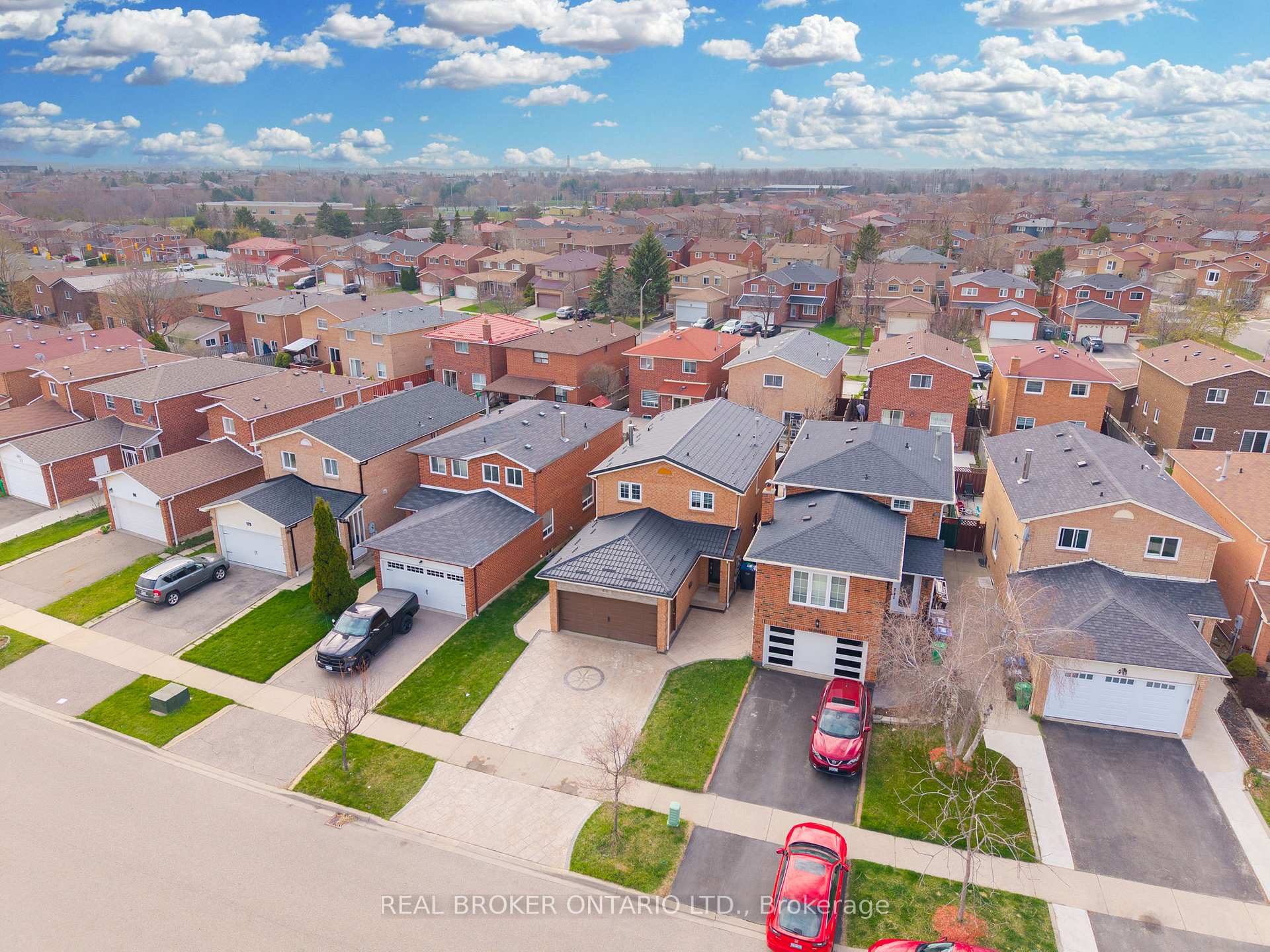 Photo 2 of 40 Metzak Drive, Brampton, Heart Lake West — HOMEH