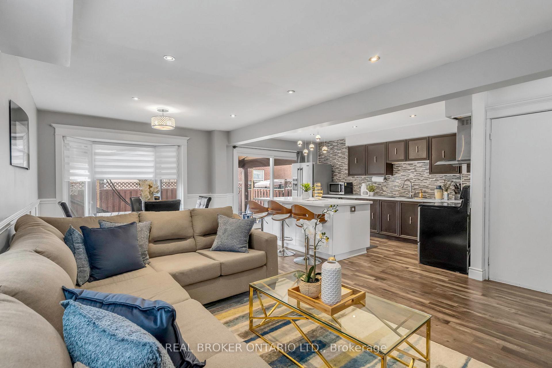Photo 8 of 40 Metzak Drive, Brampton, Heart Lake West — HOMEH