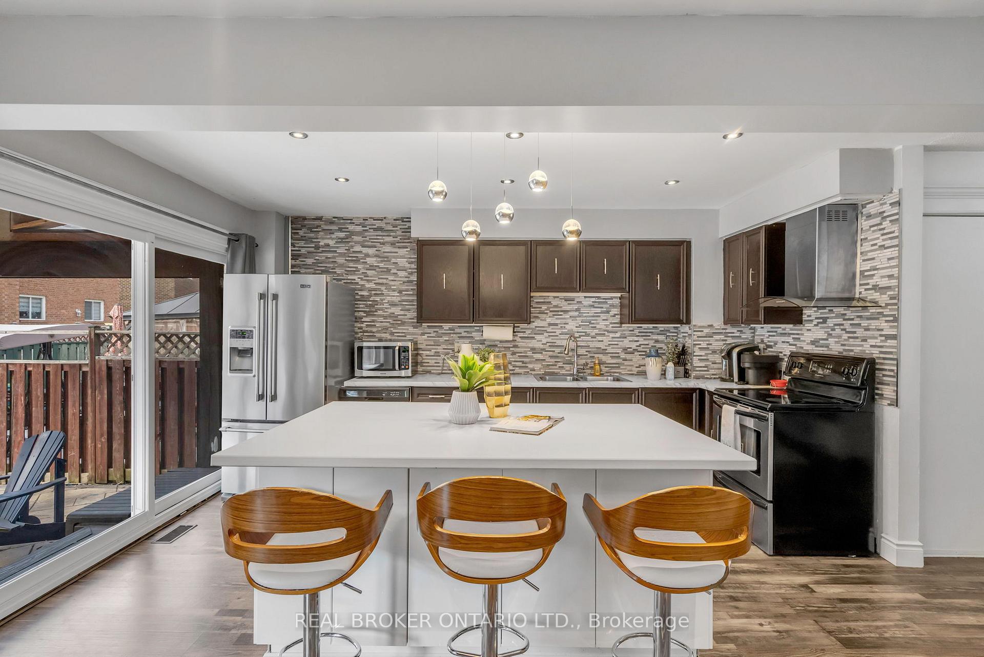 Photo 13 of 40 Metzak Drive, Brampton, Heart Lake West — HOMEH