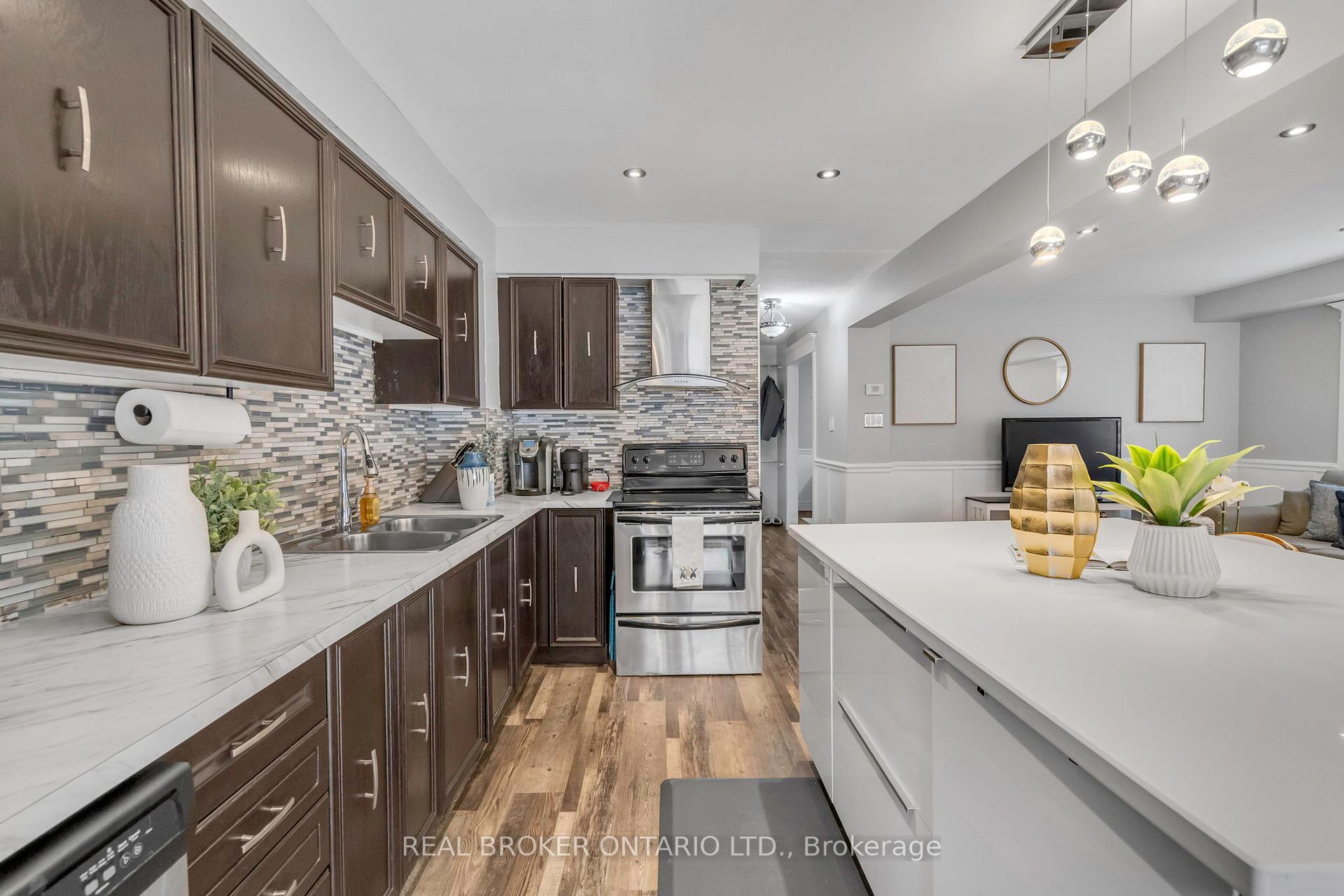 Photo 10 of 40 Metzak Drive, Brampton, Heart Lake West — HOMEH