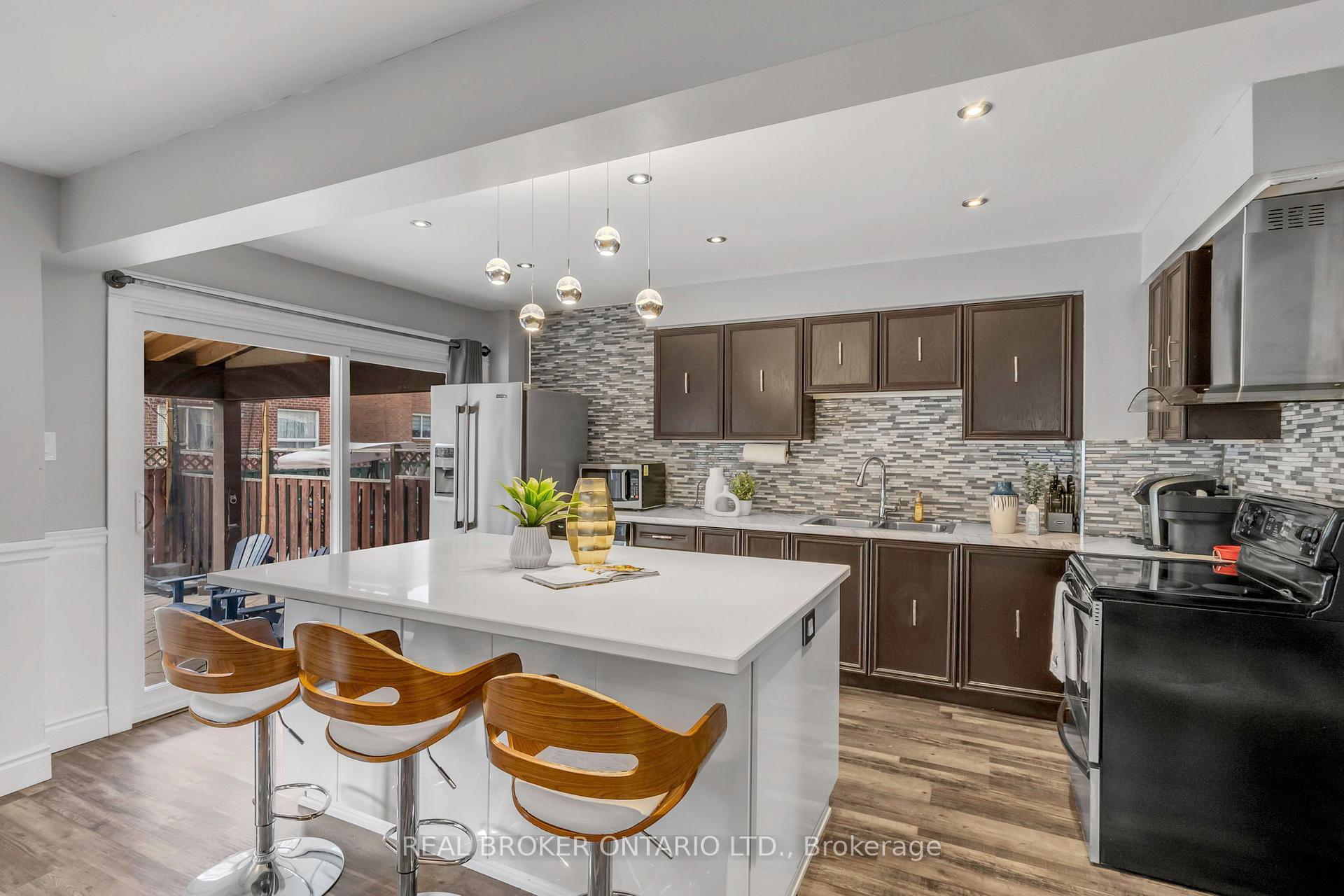 Photo 19 of 40 Metzak Drive, Brampton, Heart Lake West — HOMEH