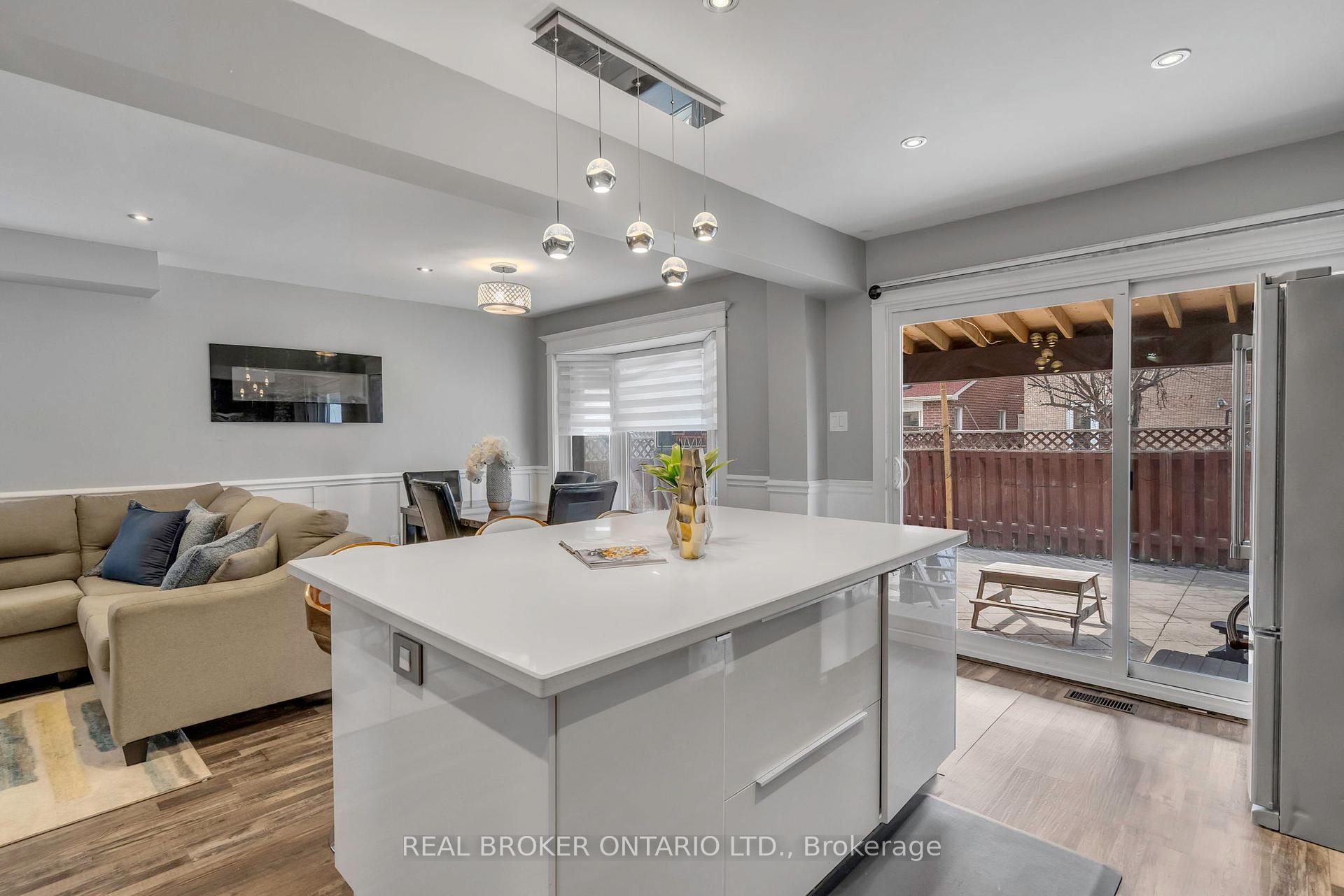 Photo 17 of 40 Metzak Drive, Brampton, Heart Lake West — HOMEH
