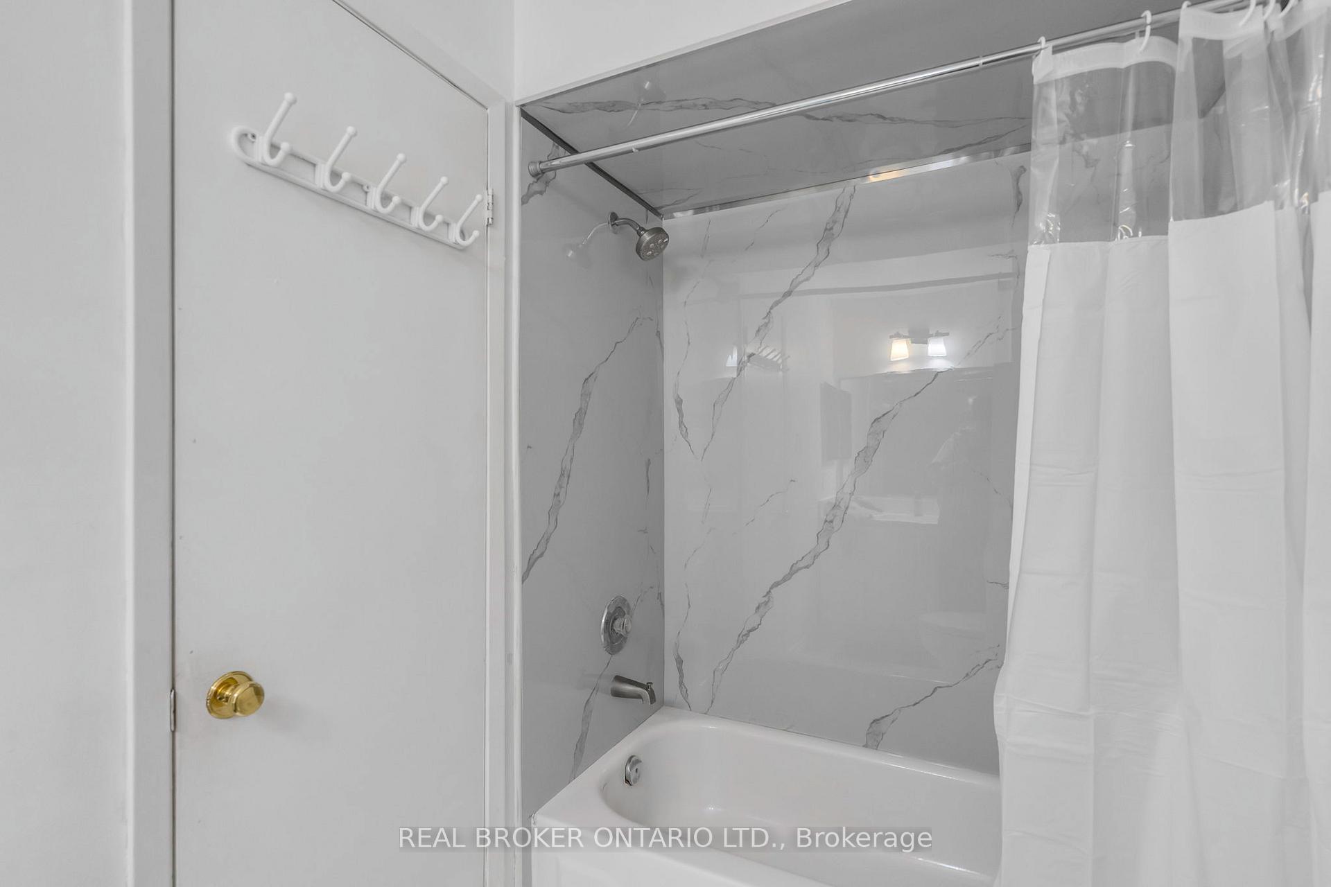 Photo 18 of 40 Metzak Drive, Brampton, Heart Lake West — HOMEH