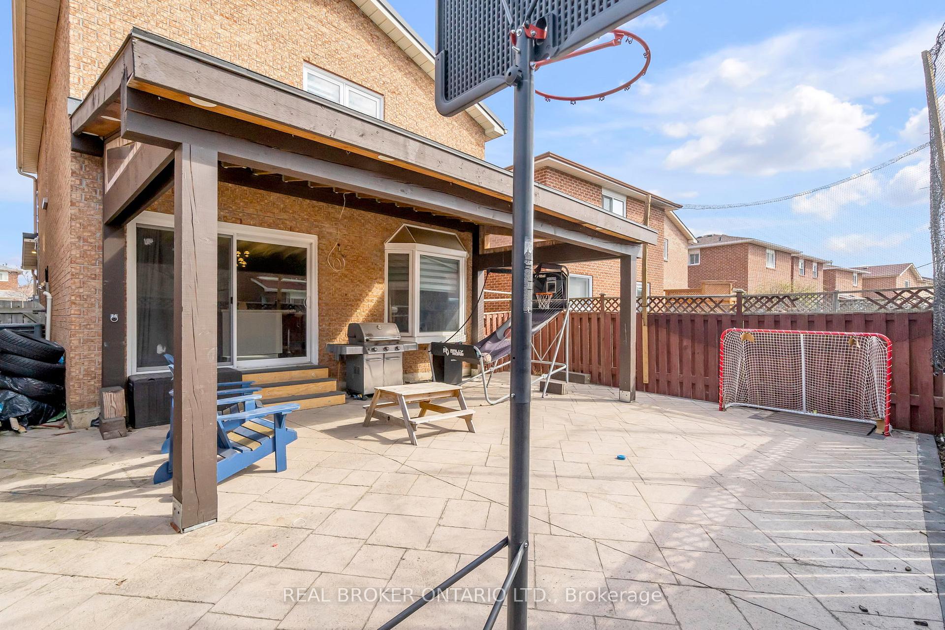 Photo 32 of 40 Metzak Drive, Brampton, Heart Lake West — HOMEH