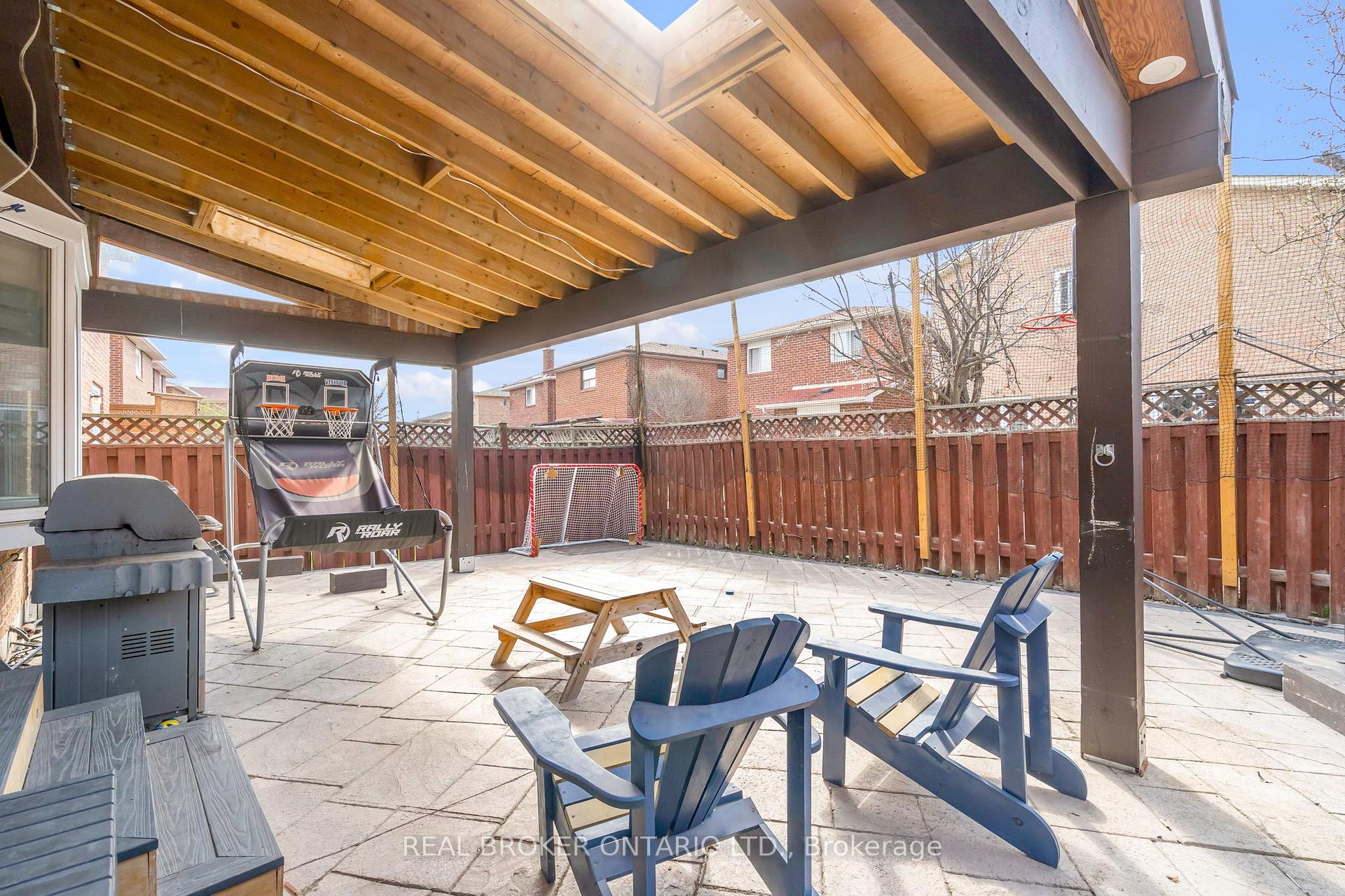 Photo 23 of 40 Metzak Drive, Brampton, Heart Lake West — HOMEH
