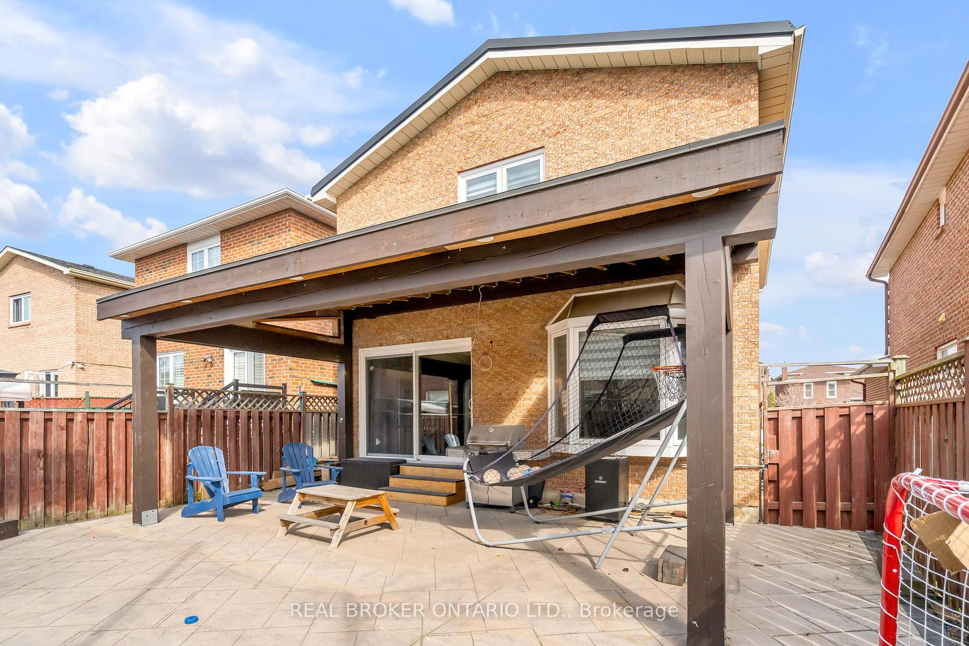Photo 24 of 40 Metzak Drive, Brampton, Heart Lake West — HOMEH