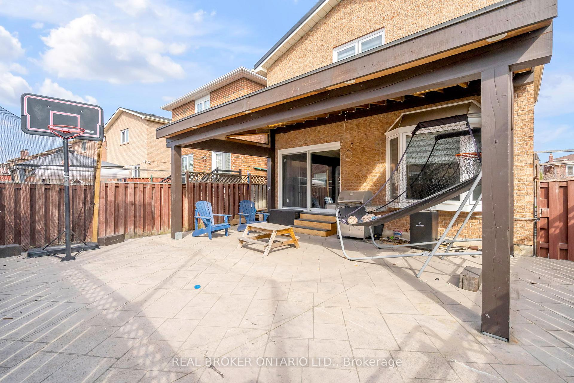 Photo 28 of 40 Metzak Drive, Brampton, Heart Lake West — HOMEH