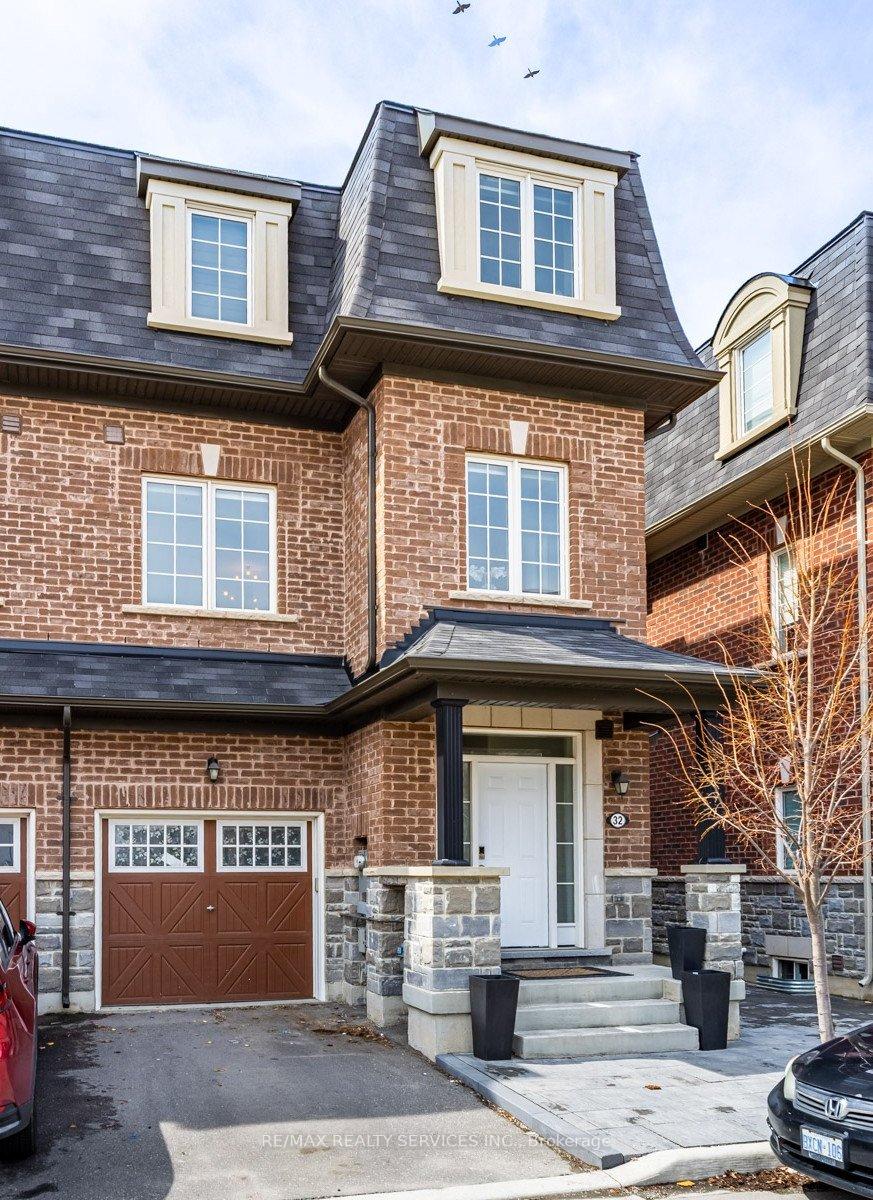 Front of 32 Pomarine Way
