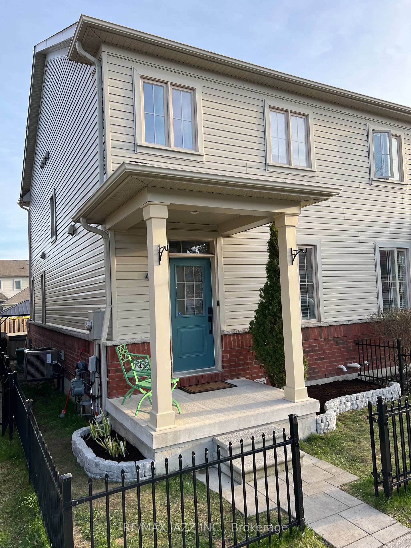 Photo 20 of 45 Ted Miller Crescent, Clarington, Bowmanville — HOMEH