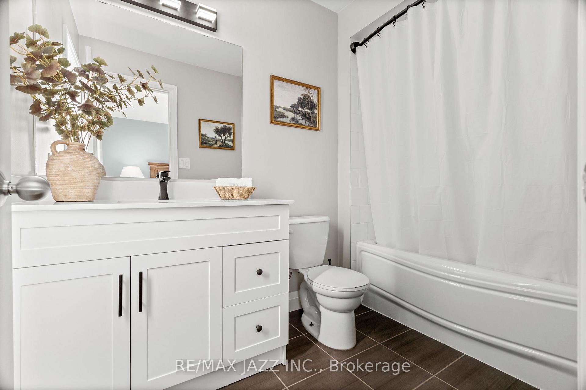 Photo 25 of 45 Ted Miller Crescent, Clarington, Bowmanville — HOMEH